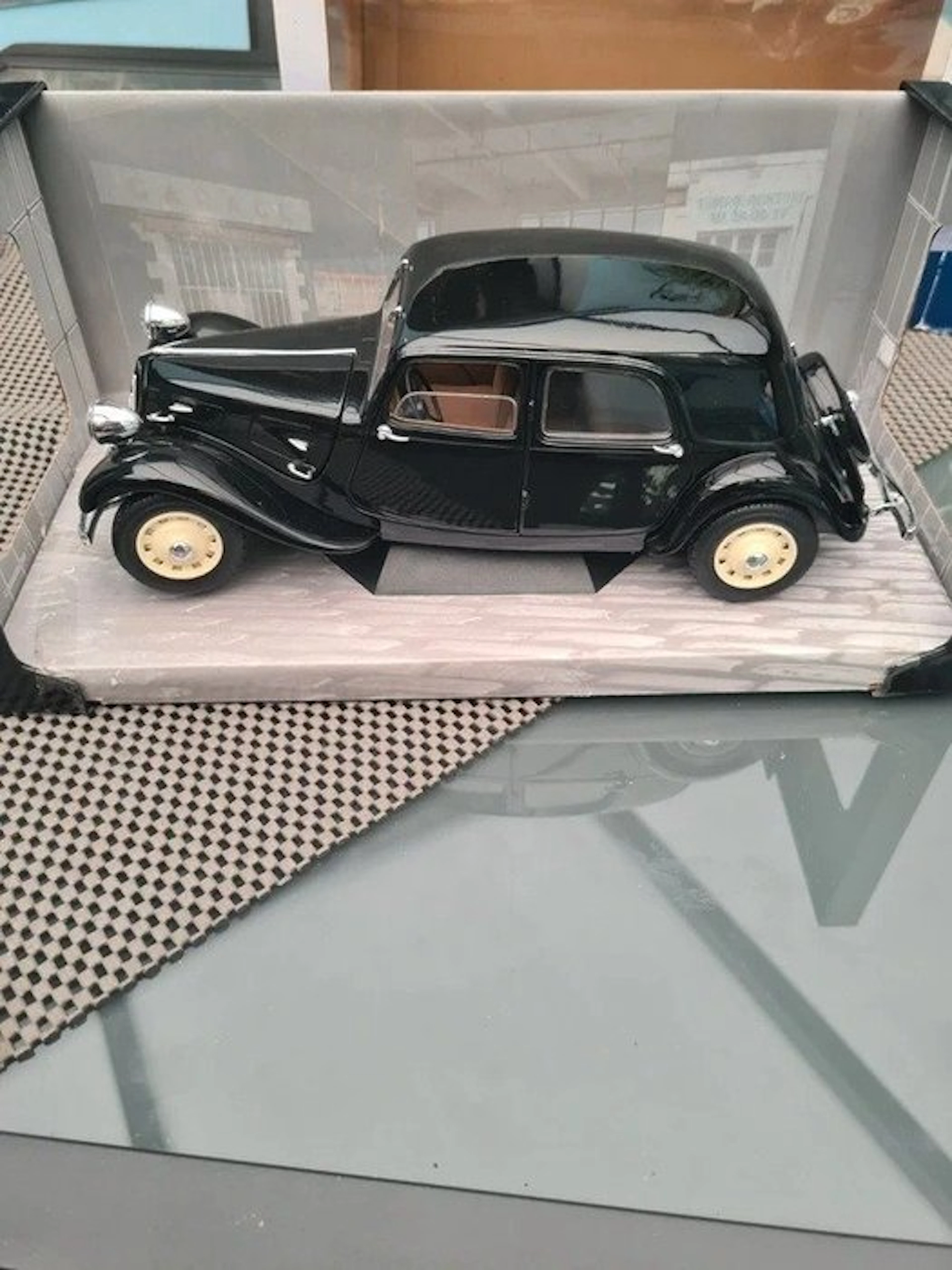 Solido 1:18 - Model car - Citroën Traction Avant 1938