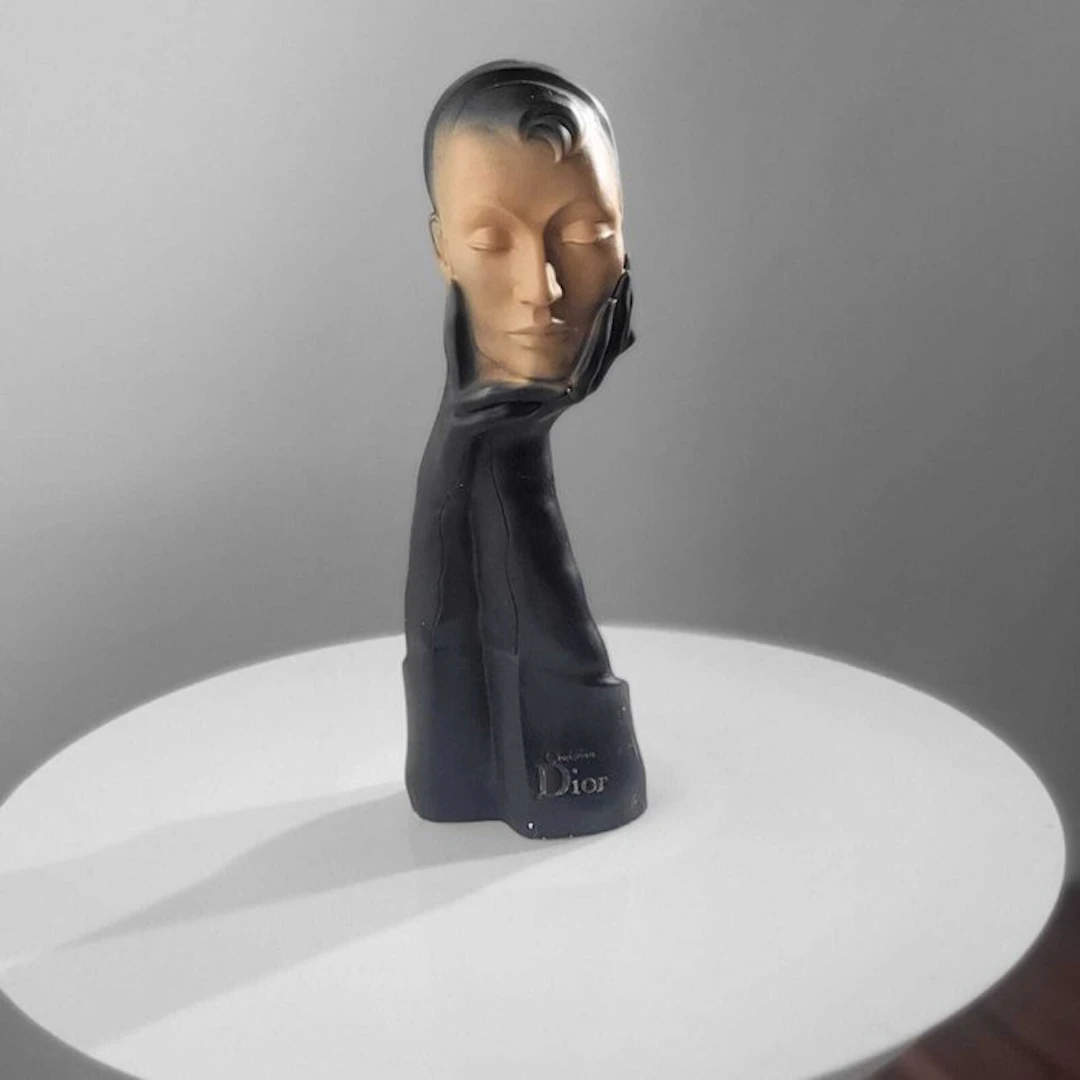 Christian Dior - DIOR - Bust, Mano che sostiene una testa - 55 cm - Resin