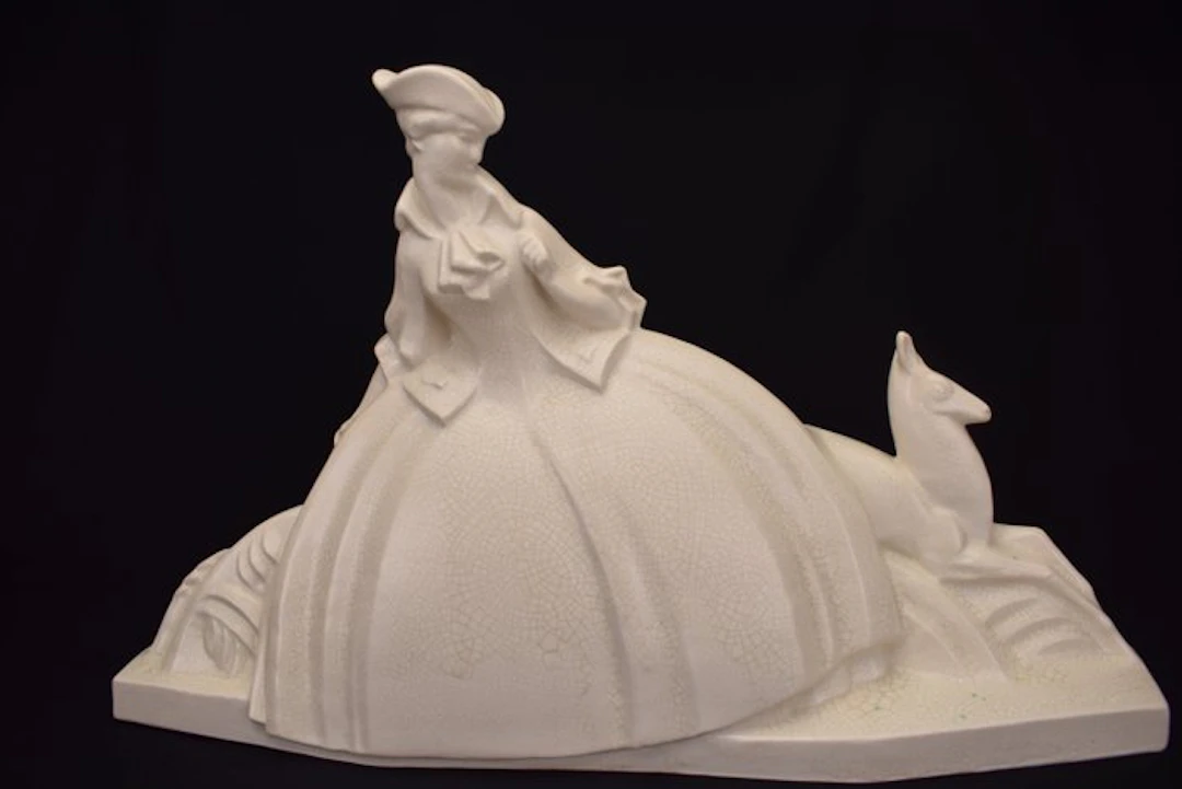 Sculpture, "Vrouw met hertje" - lengte 52 cm - 32 cm - Ceramic