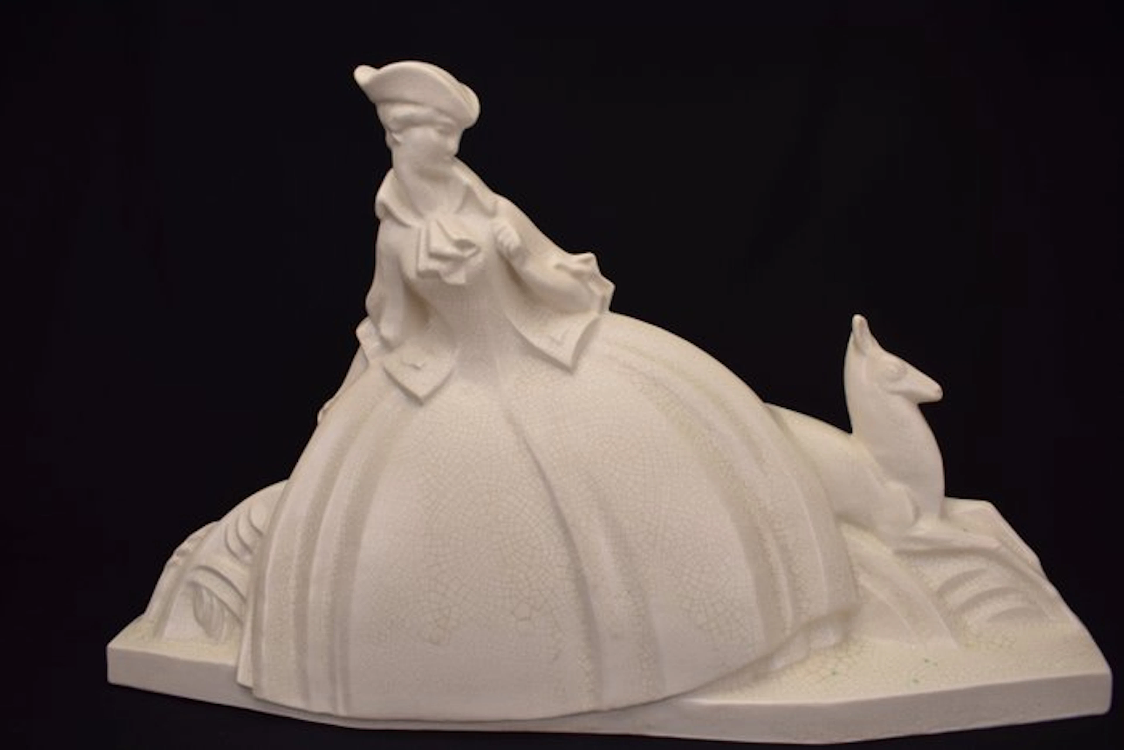 Sculpture, "Vrouw met hertje" - lengte 52 cm - 32 cm - Ceramic