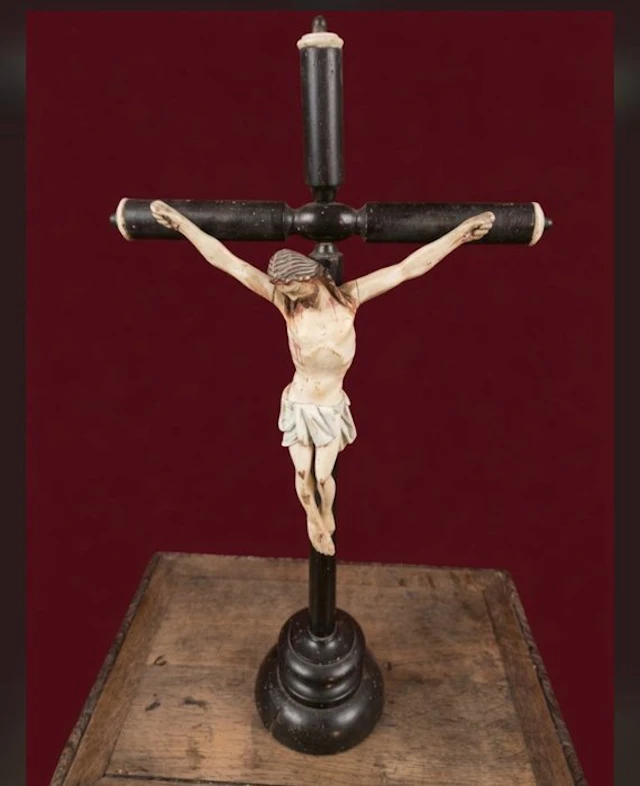 Figure carving, Cristo crucificado - 76 cm - Wood