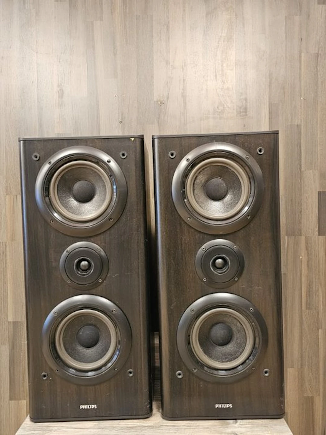 Philips - FB 690 / 3-Way Bass Reflex Floor-Standing Speaker set