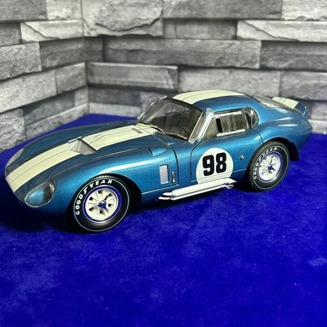 Shelby Collectibles 1:18 - Model race car - Shelby...