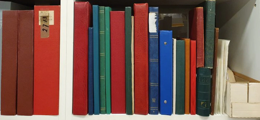 World - Collection in 20 albums, stock books, and loose