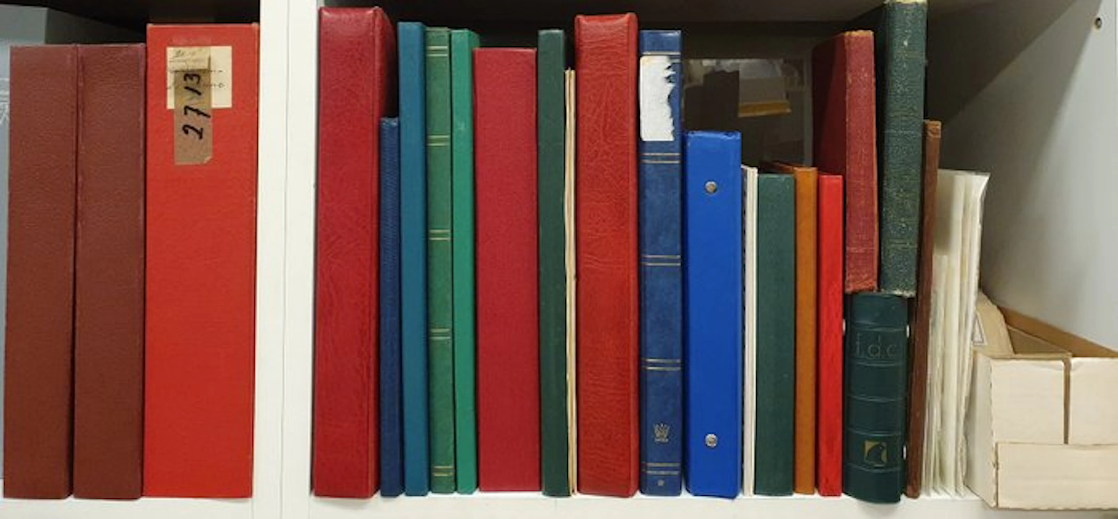 World - Collection in 20 albums, stock books, and loose