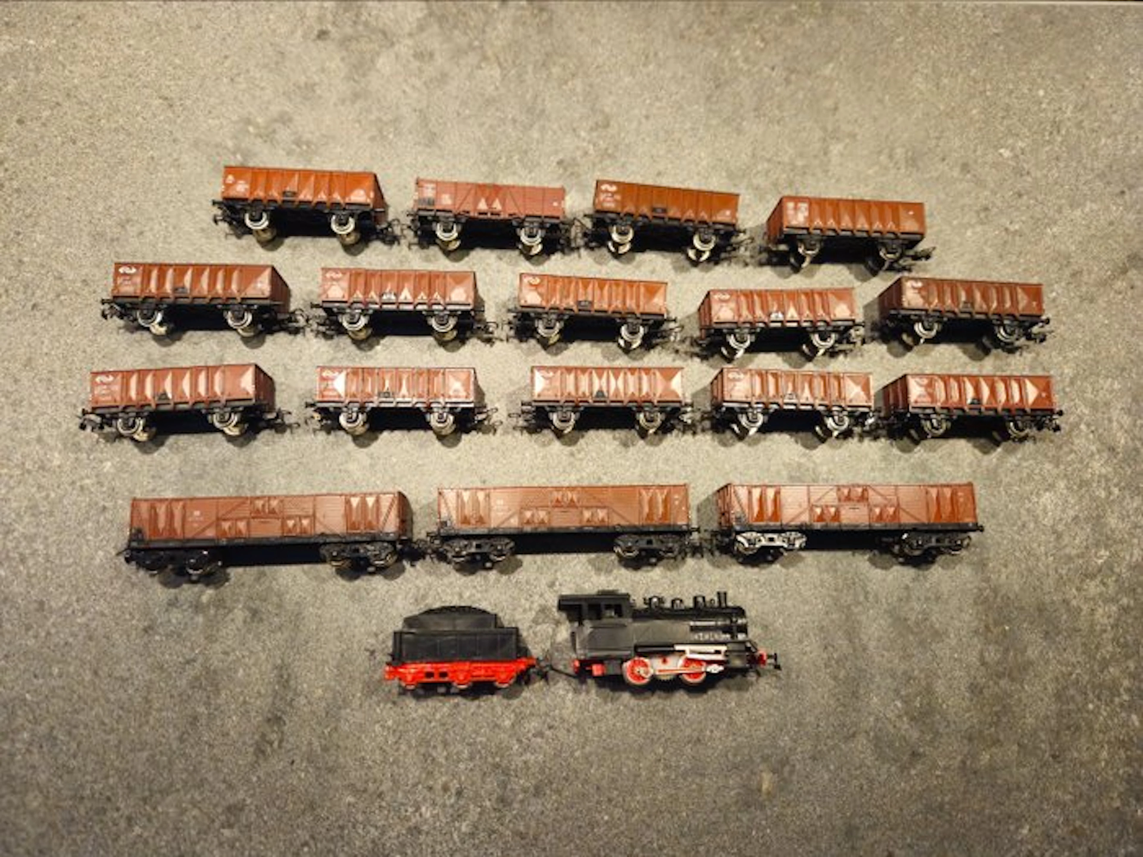 Piko H0 - Model train (19) - The set consists of a small...