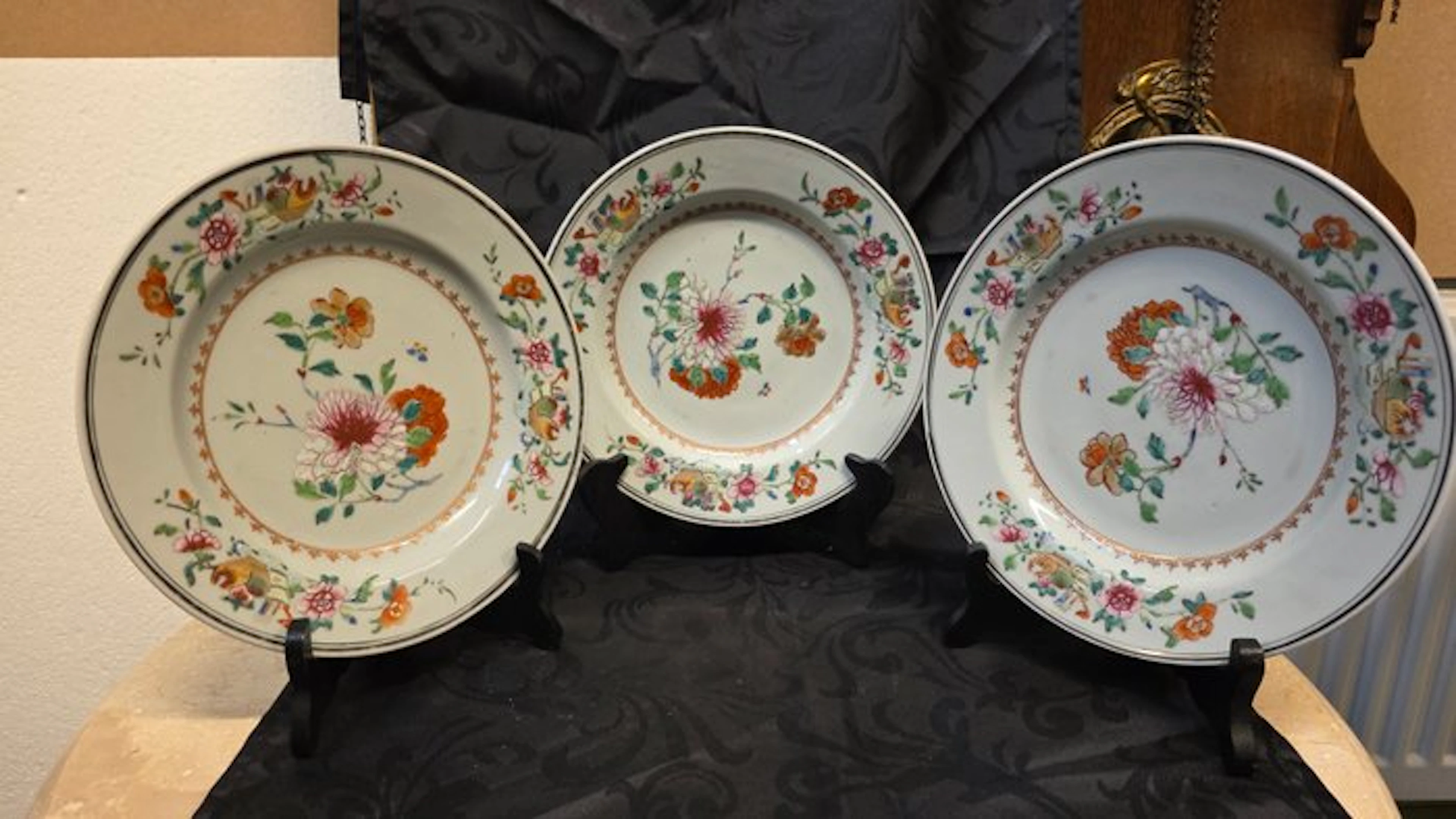 Saucer (3) - Porcelain - 3 Famille rose plates