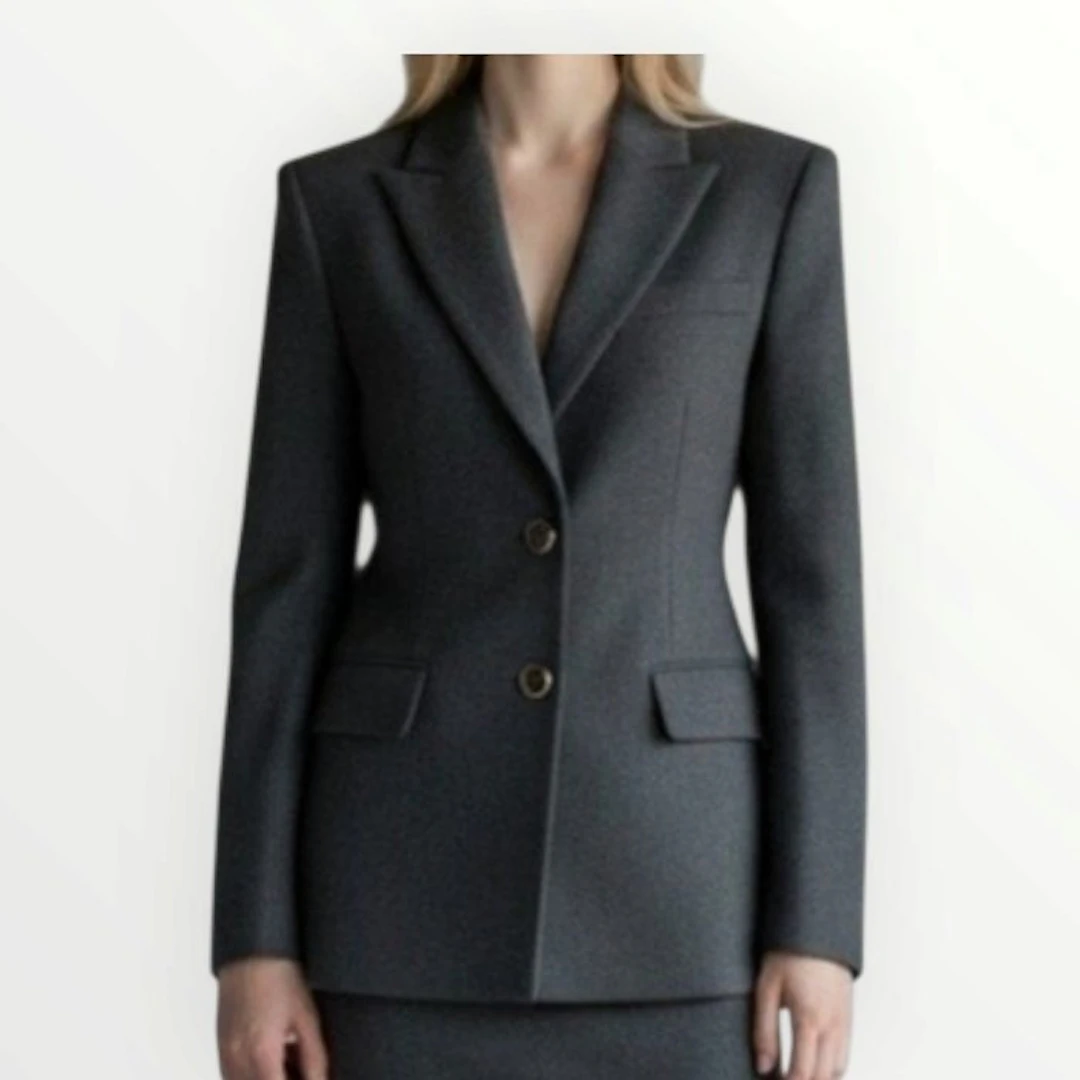 Brioni - size IT48 - EU 44 (IT 48 - ES/FR 44 - DE/NL 42 - UK 16 - US 14)