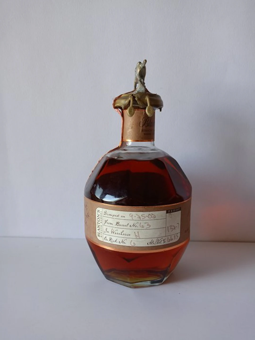 Blanton's Straight from the Barrel no. 63 - 132.7 Proof - b. 2002 - 70cl