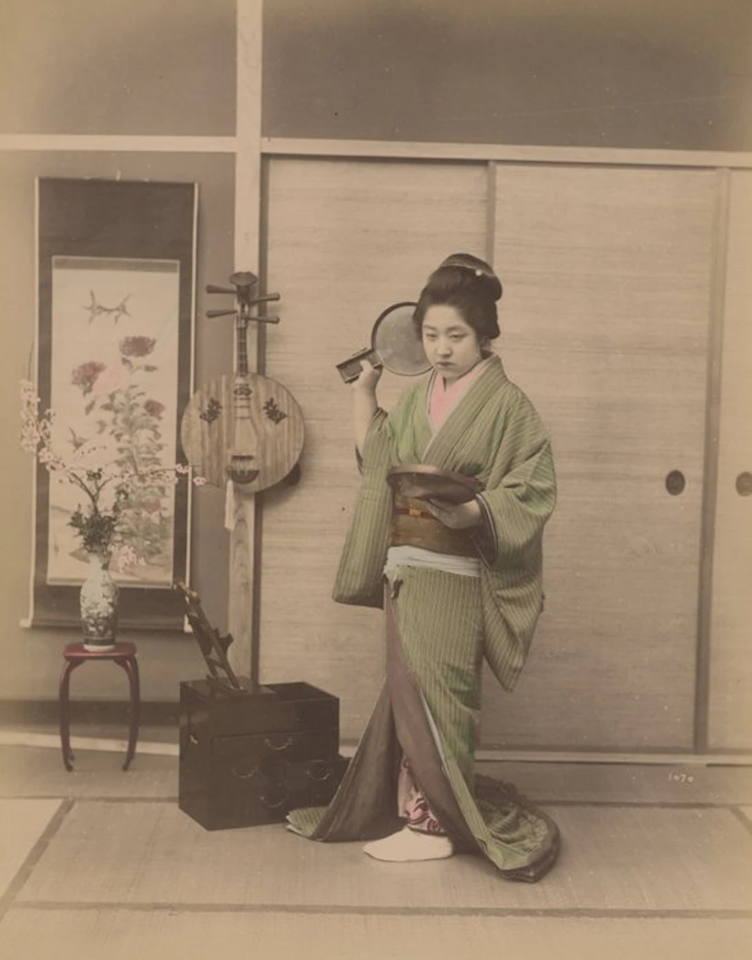 Enami, Farsari, Suzuki, Yokohama School (XIX) - Dressing
