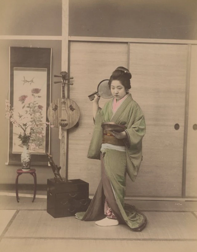 Enami, Farsari, Suzuki, Yokohama School (XIX) - Dressing