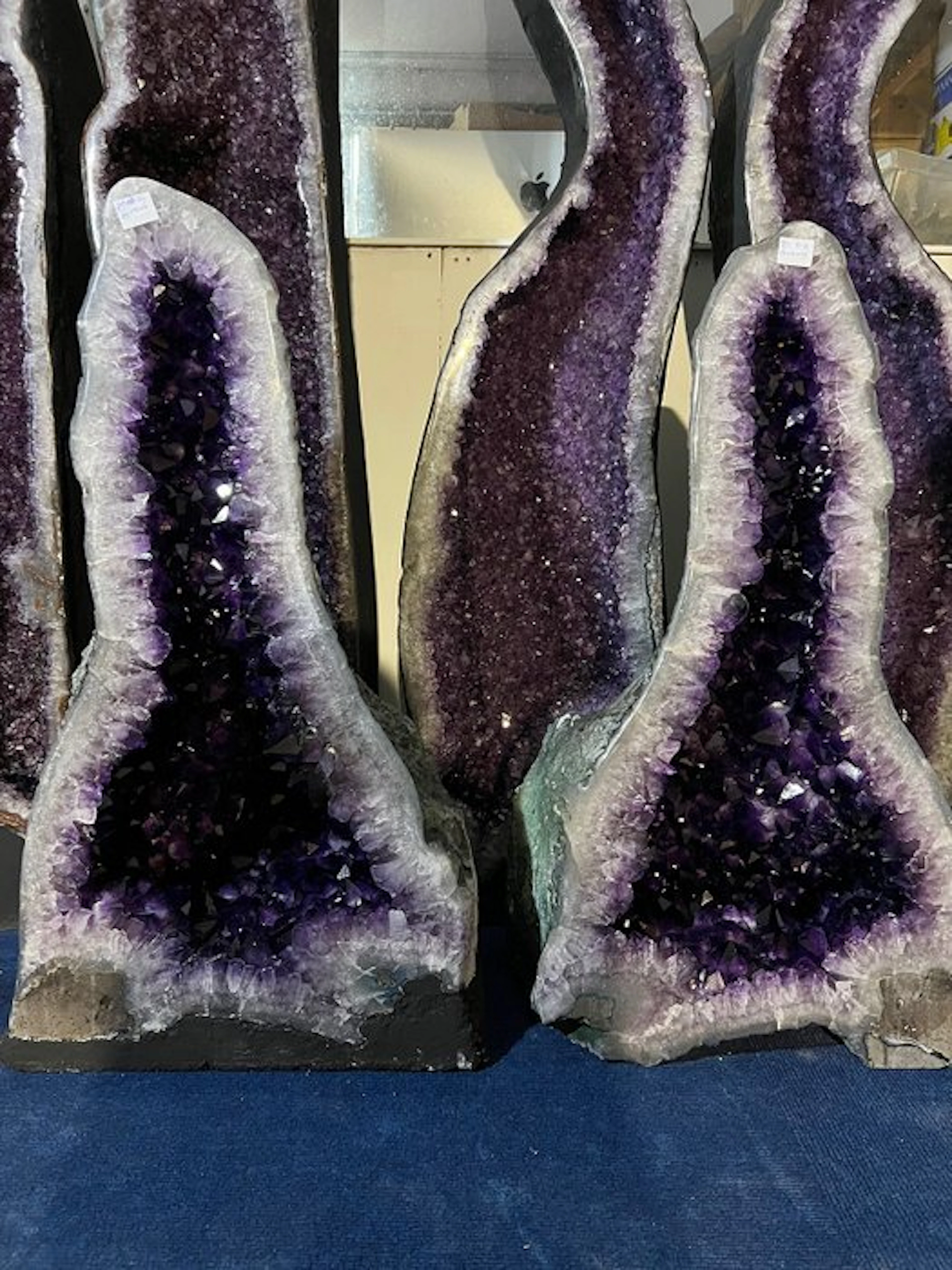 Amethyst Geode - Height: 89 cm - Width: 51 cm- 190 kg - (2)