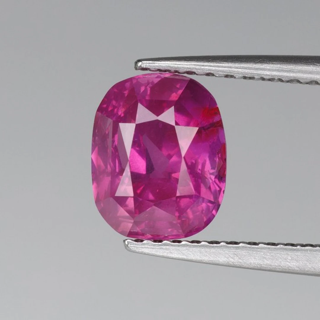 1 pcs Pink Sapphire - 2.36 ct - Lotus Gemology - *HOT PINK* RARE