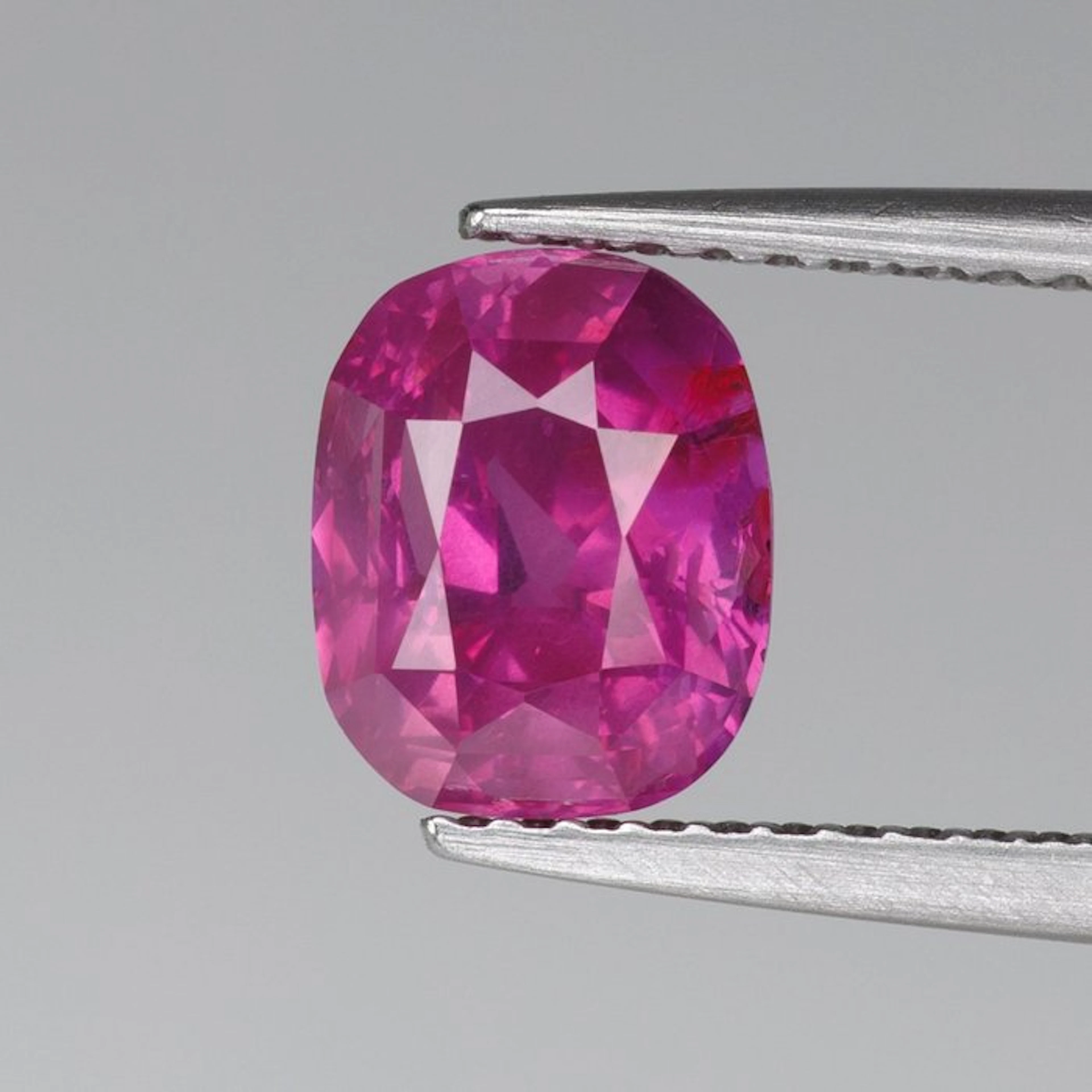 1 pcs Pink Sapphire - 2.36 ct - Lotus Gemology - *HOT PINK* RARE