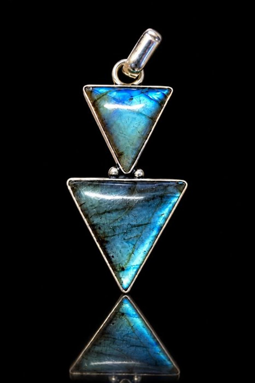 Beautiful Electric-Blue Labradorite Pendant - Top Quality...