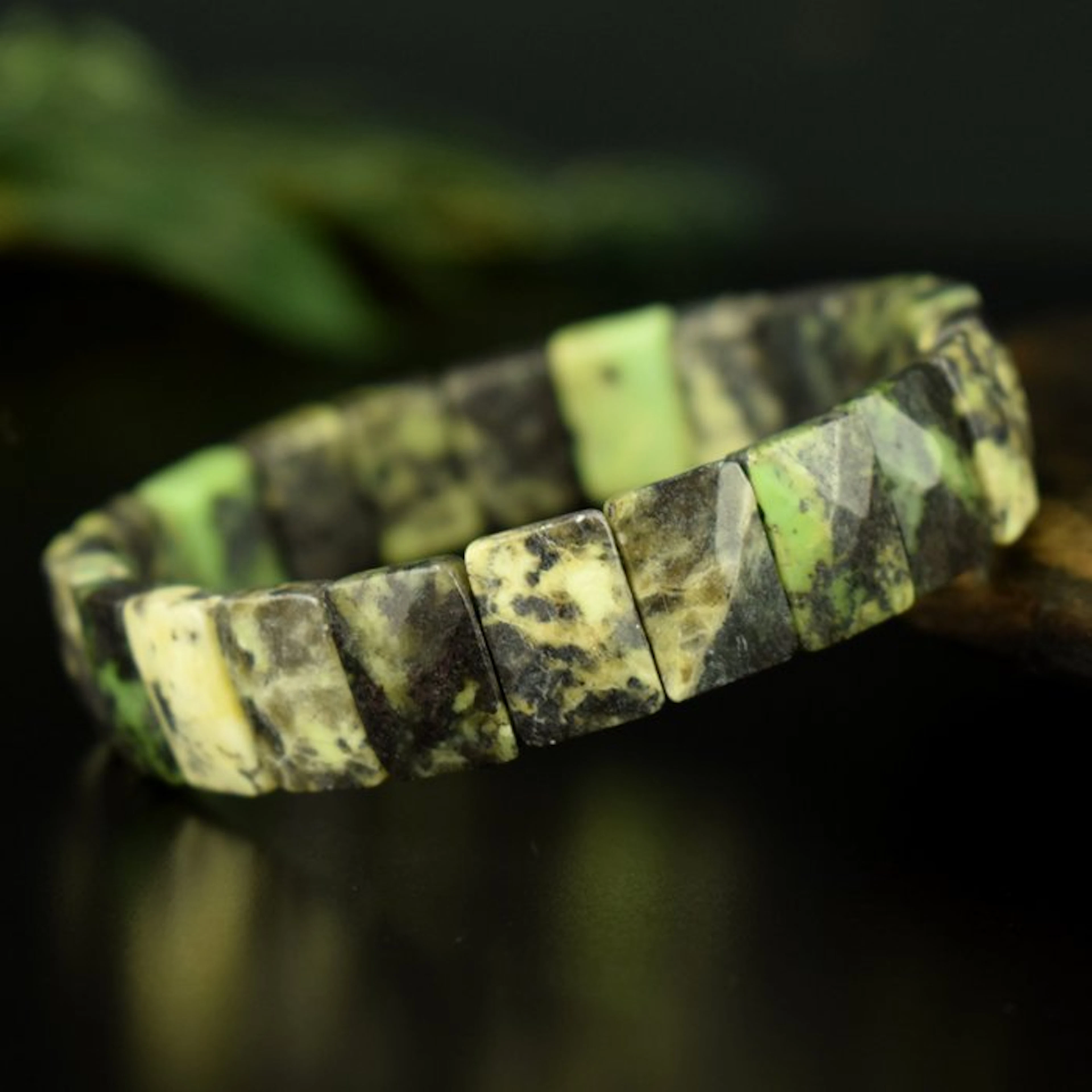 Lizardite - beautiful quality - magnificent color nuances - Width: