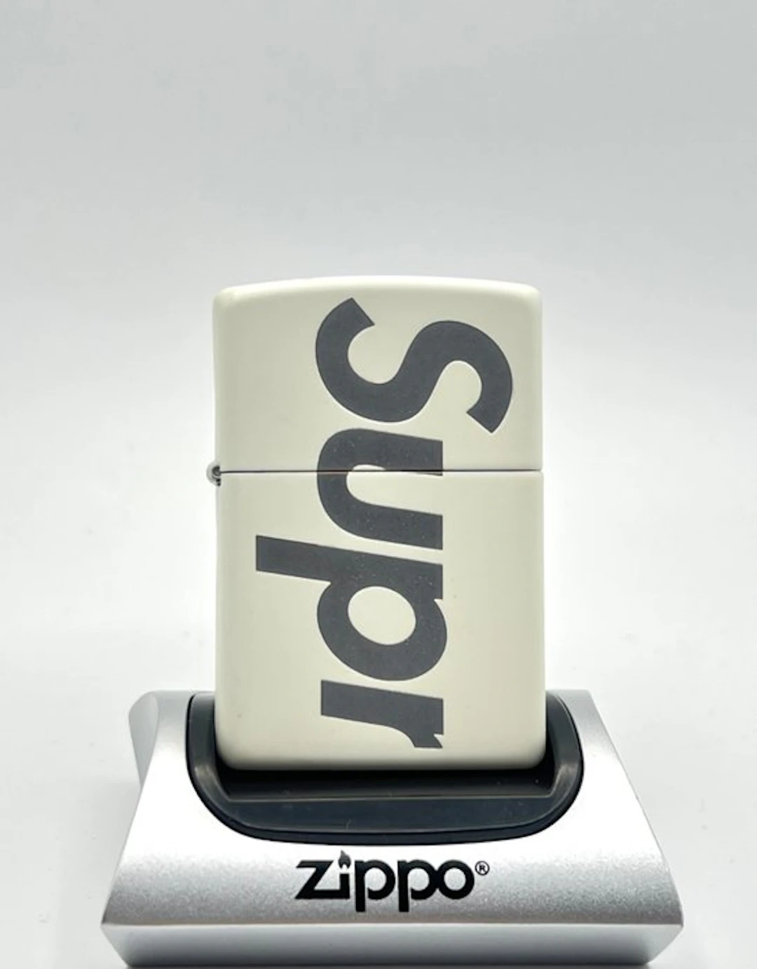Zippo, Supreme - Glow in the Dark Logo Edition (FW20)...