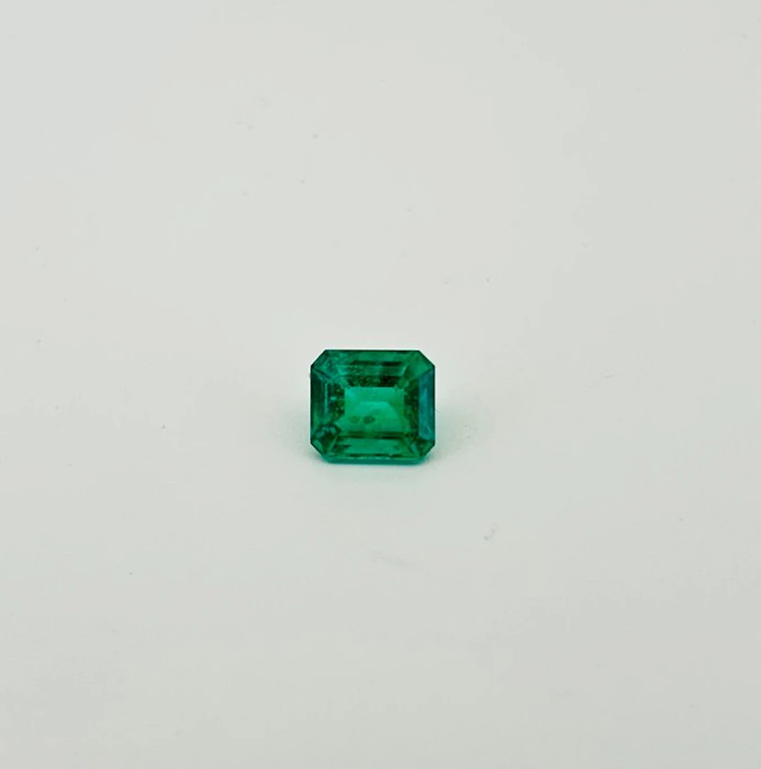 1 pcs Green Emerald - 3.90 ct - International Gemological Institute (IGI)