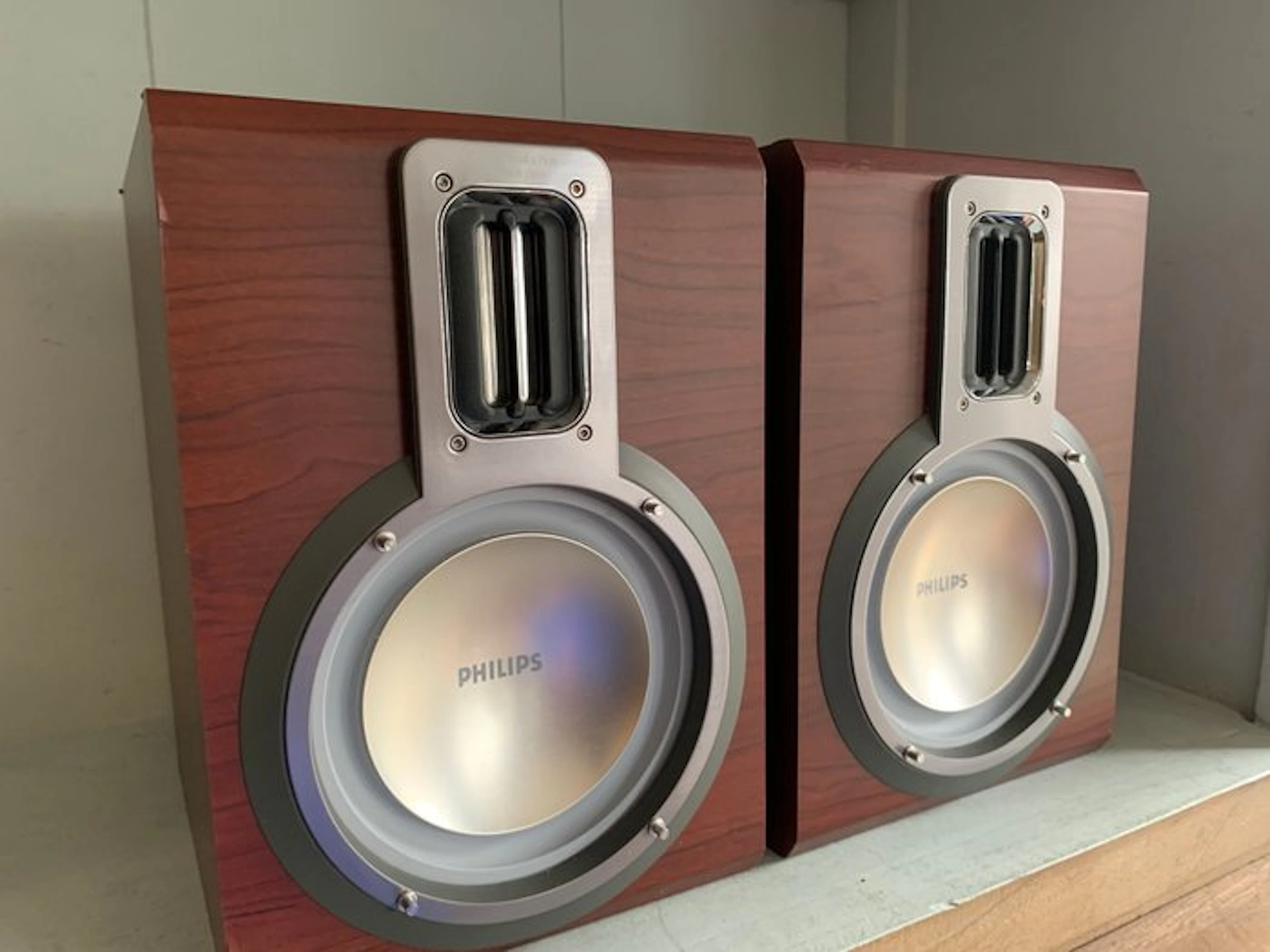 Philips - FWB-MCM760 / 2-Way Bass-Reflex Bookshelf with...