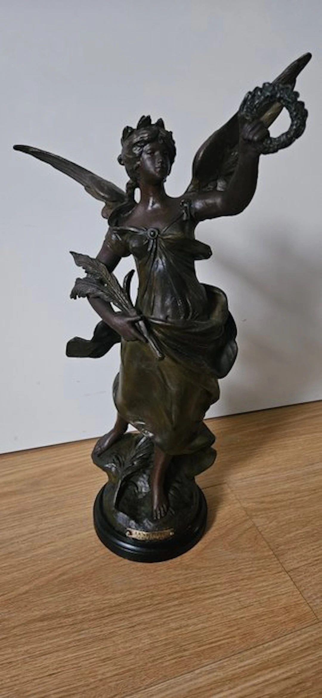 Naar Auguste Moreau (1834-1917) - Sculpture, La Victoire - 47 cm - Spelter