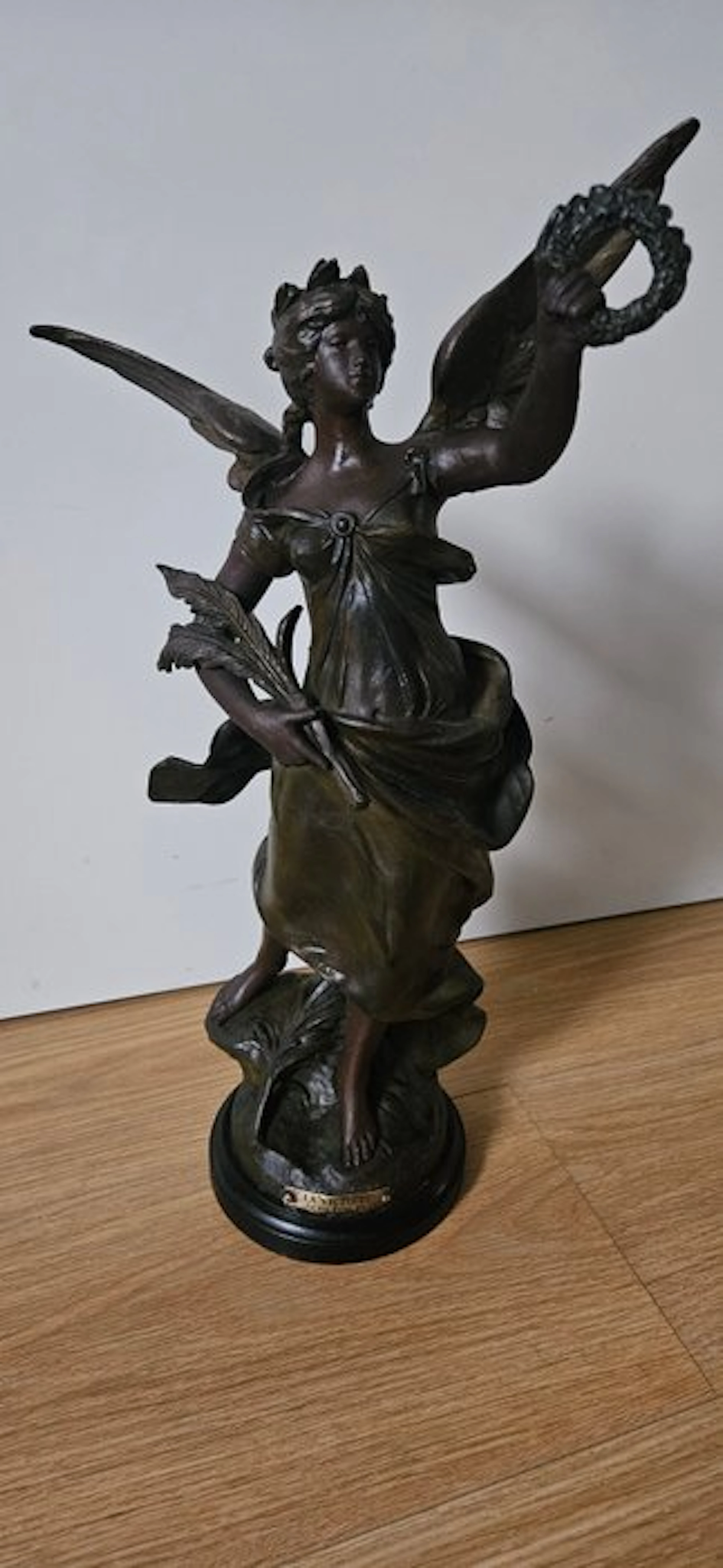 Naar Auguste Moreau (1834-1917) - Sculpture, La Victoire - 47 cm - Spelter