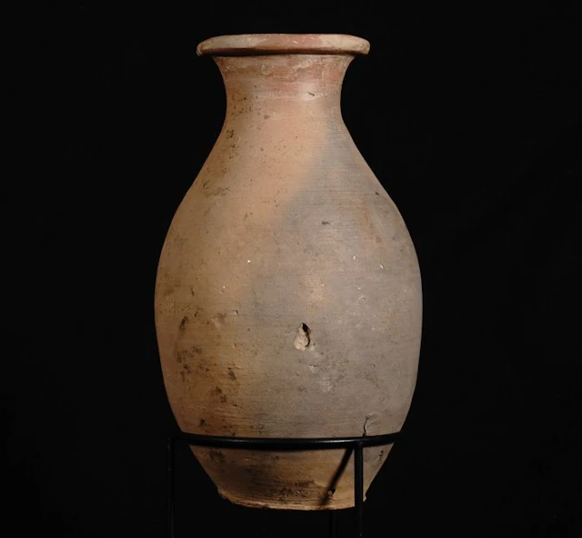 Bactrian Pottery jar, 17 x 10 cm