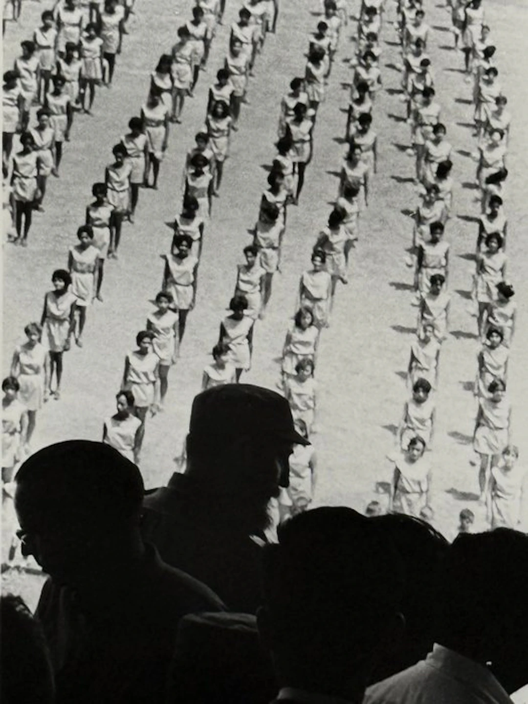 Alberto Korda (1928–2001) - Fidel Castro observando...