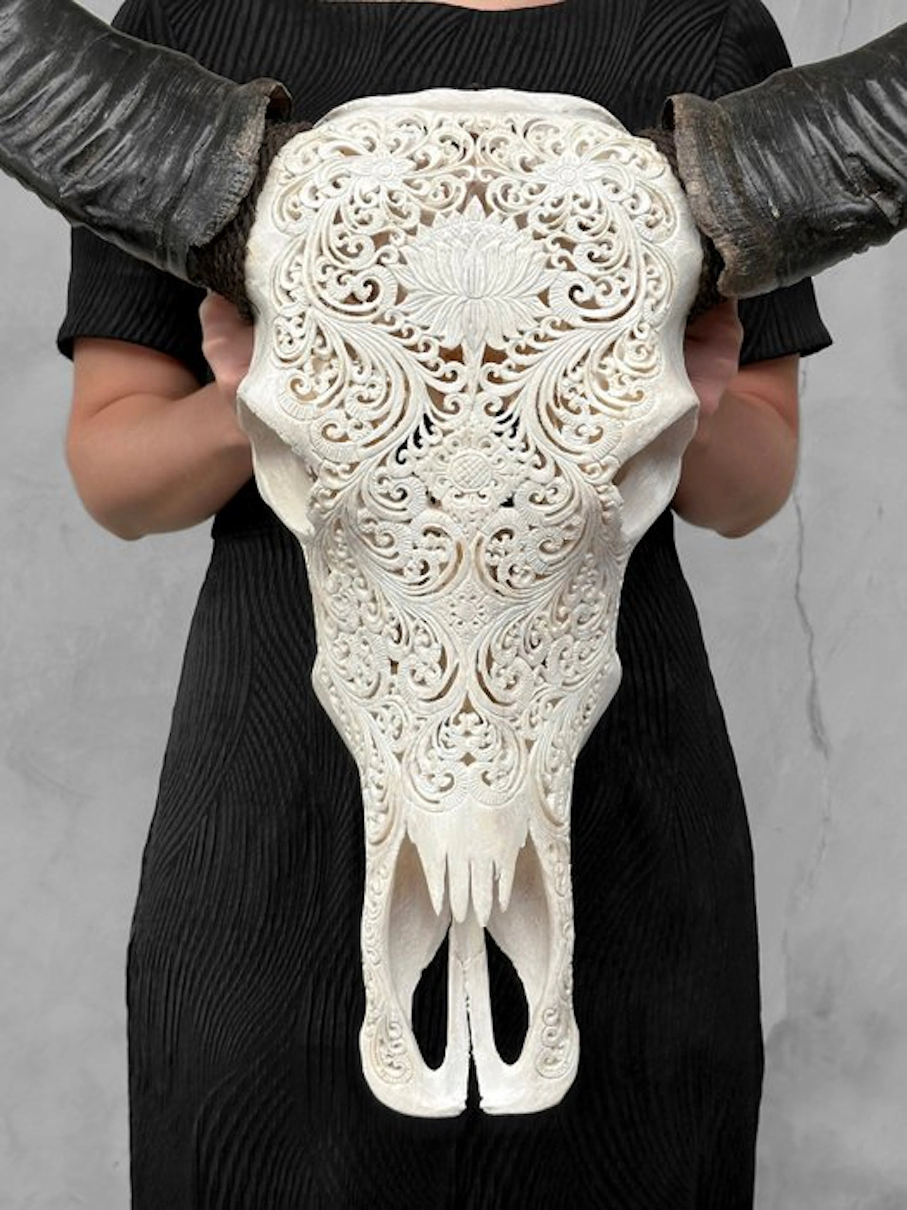 NO RESERVE PRICE - C - Authentic Large White Hand...