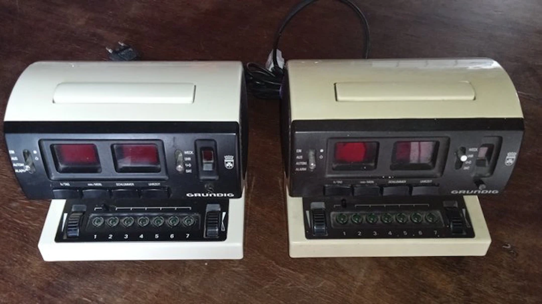 Grundig - Sono-Clock 550a 'Space Age' 2-Piece Set Radio
