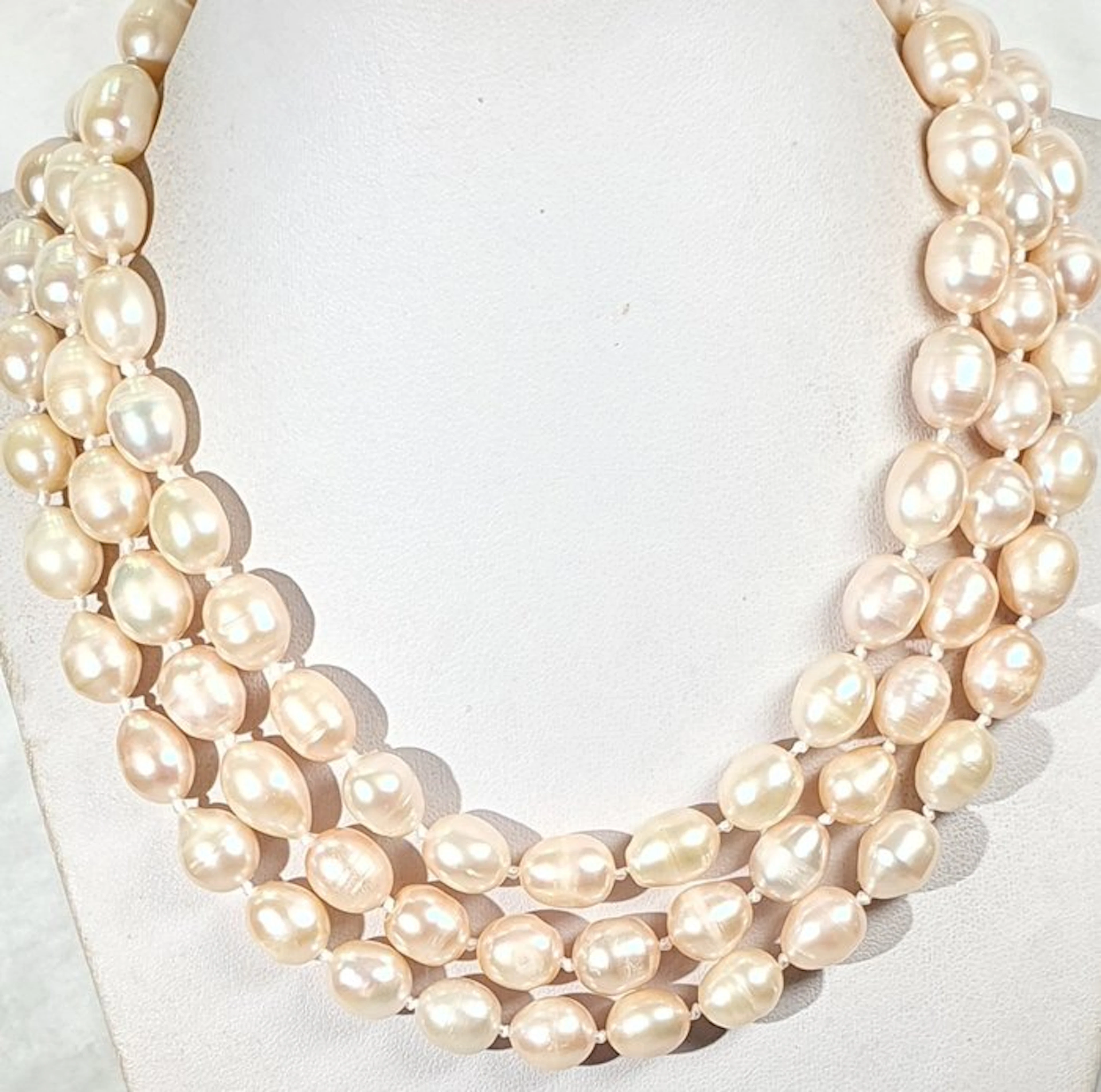 Natural Freshwater Pearls Golden Reflections - Symbol of...