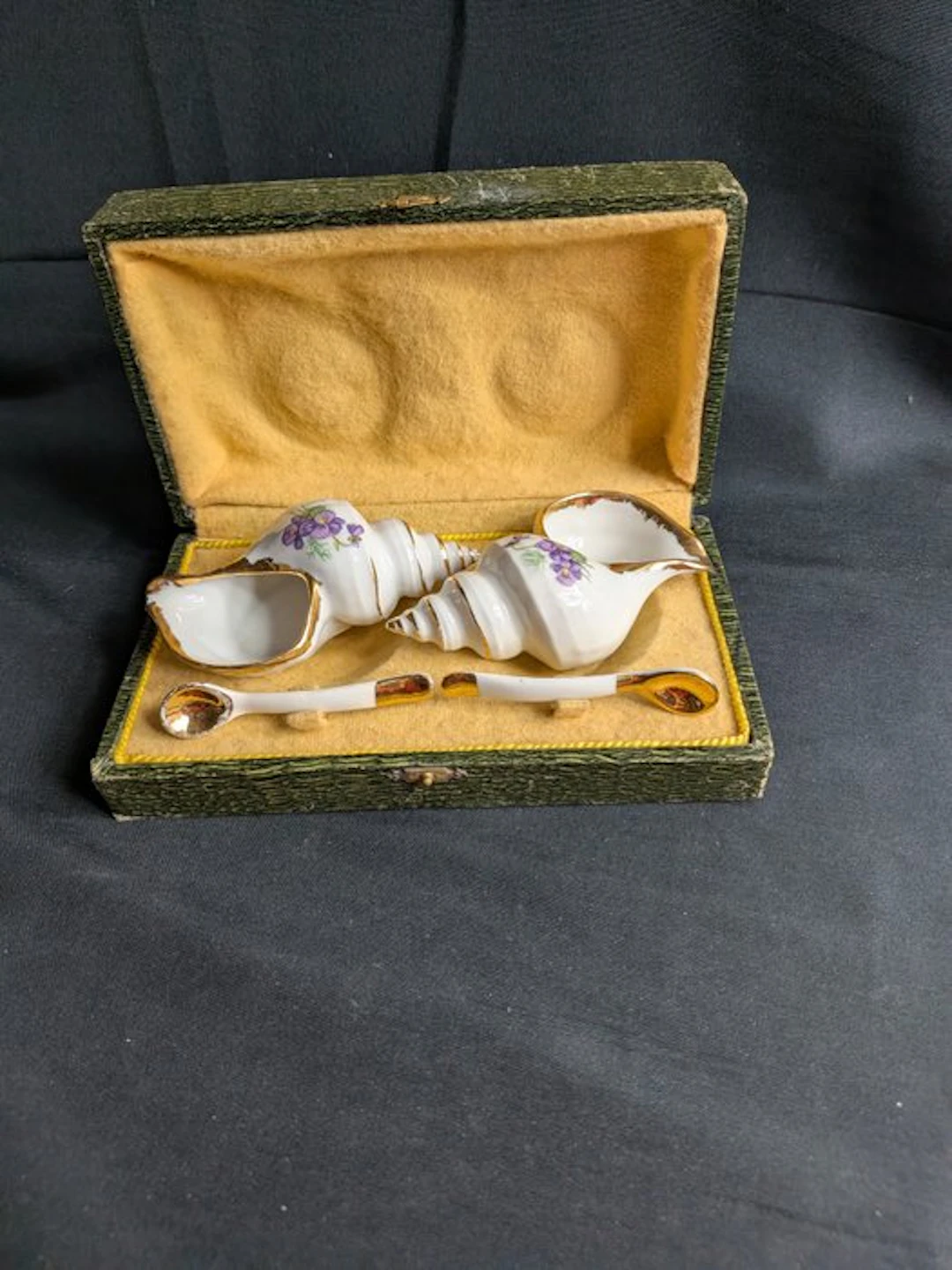 Limoges - Salt and pepper shakers (4) - seashell - Porcelain