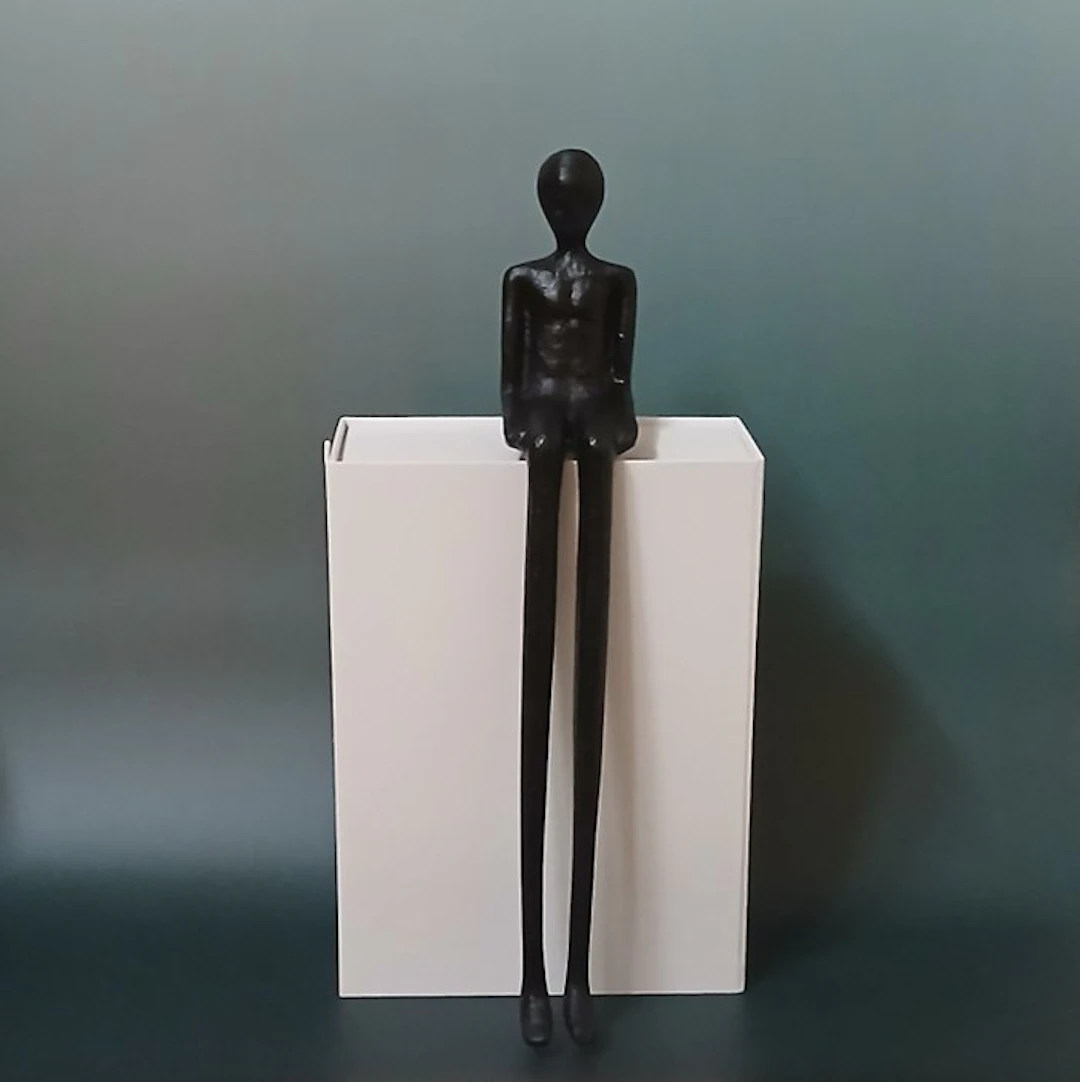 Sculpture, Homme assis - 36 cm - Source