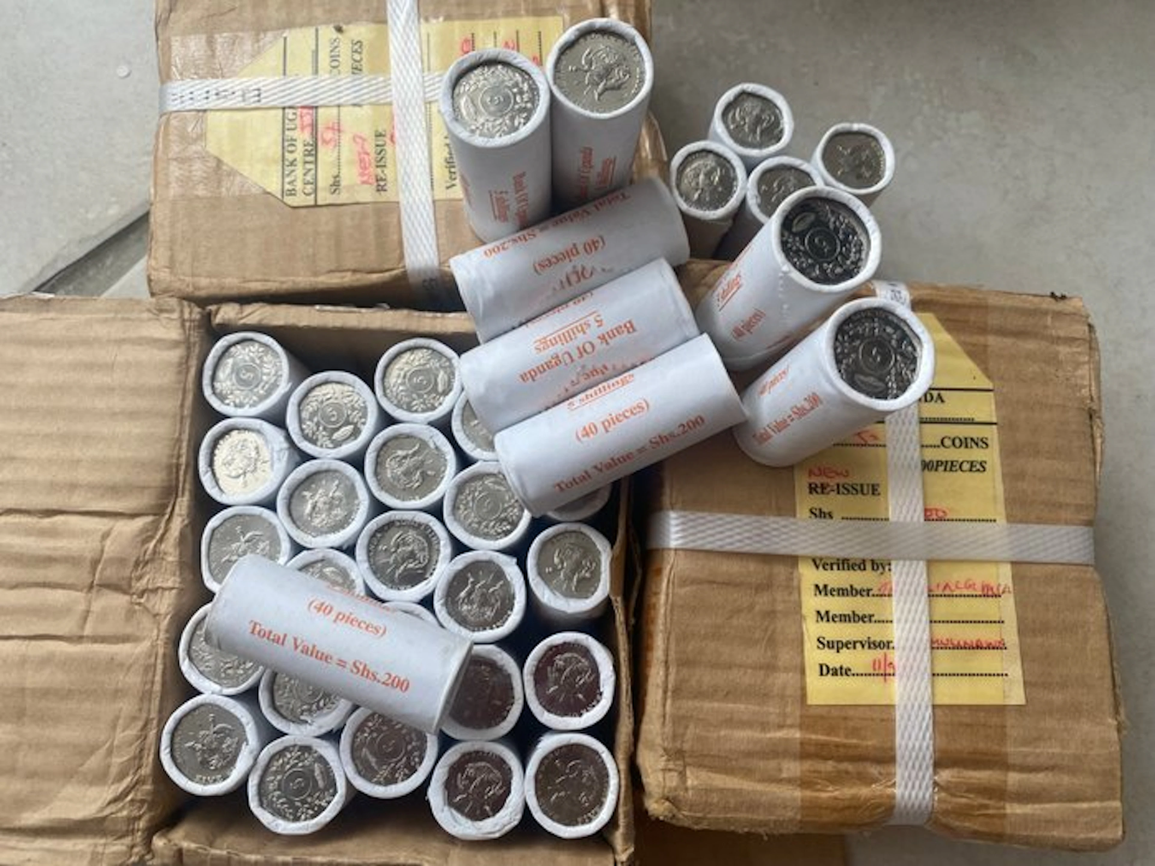 Uganda. 5 shilling 1987 Lot 1 Kg coins in roll, UNC condition (No