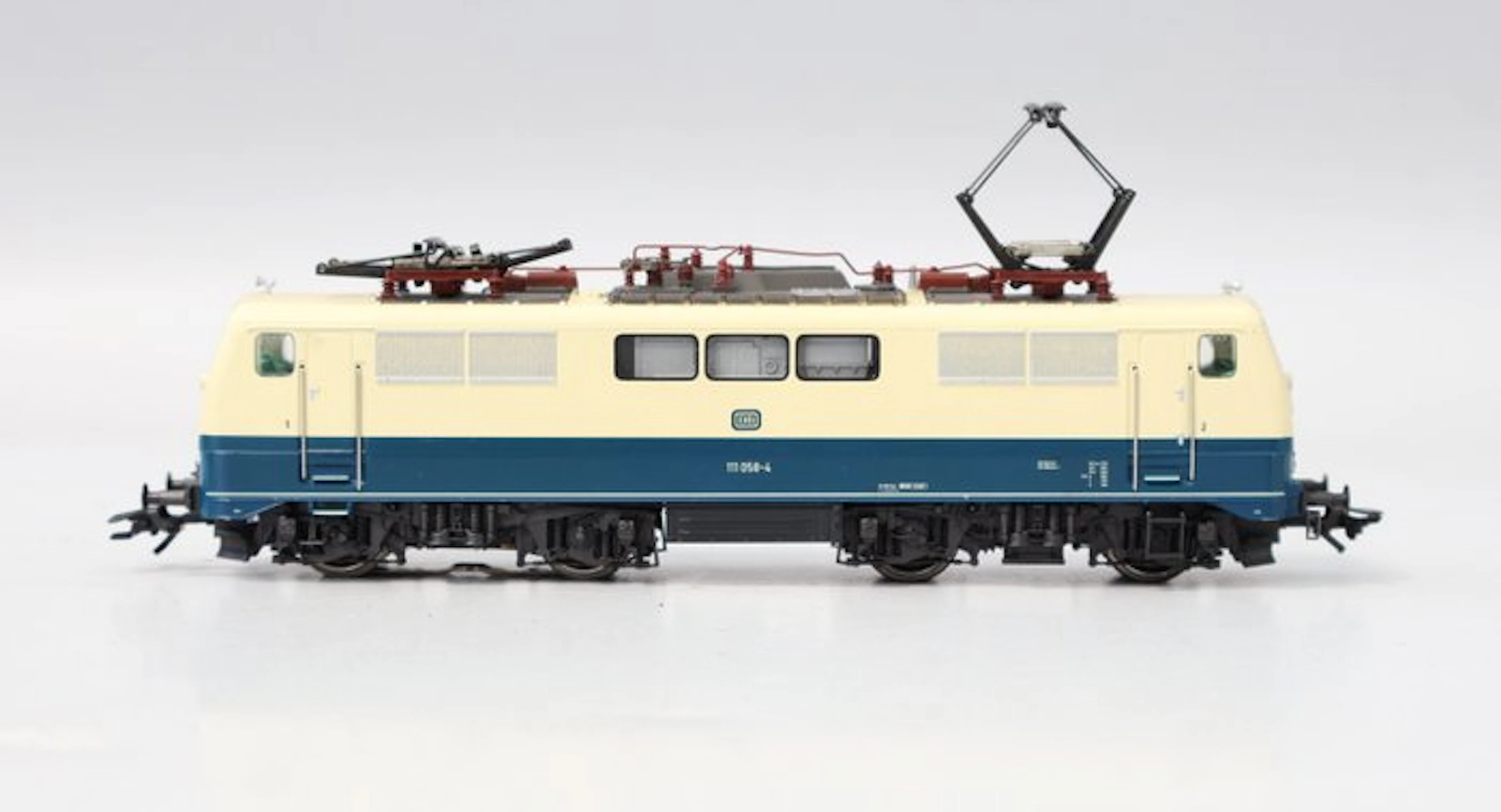 Märklin H0 - 3342 - Model train locomotive (1) - BR 111, digital - DB