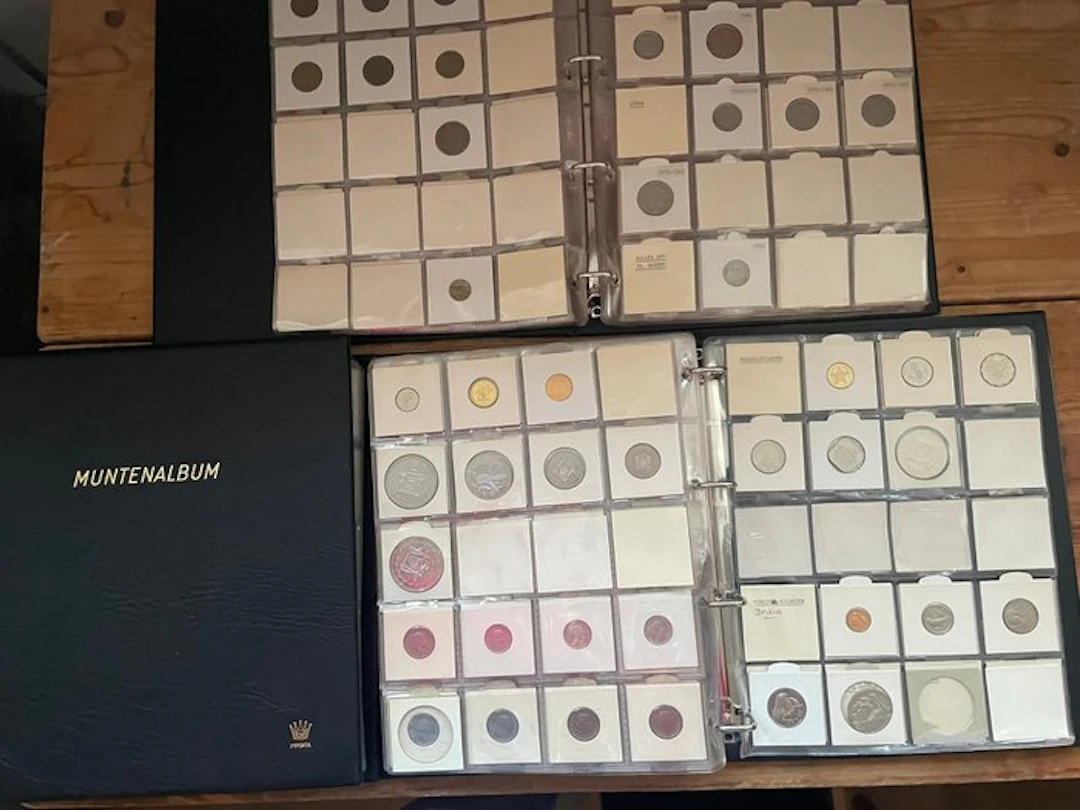 World. Collection of coins Wereldverzameling van A tot Z...