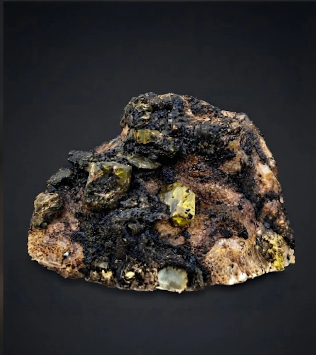 Bituminous sulfur Crystals on matrix - Height: 8 cm - Width: 12 cm- 725 g