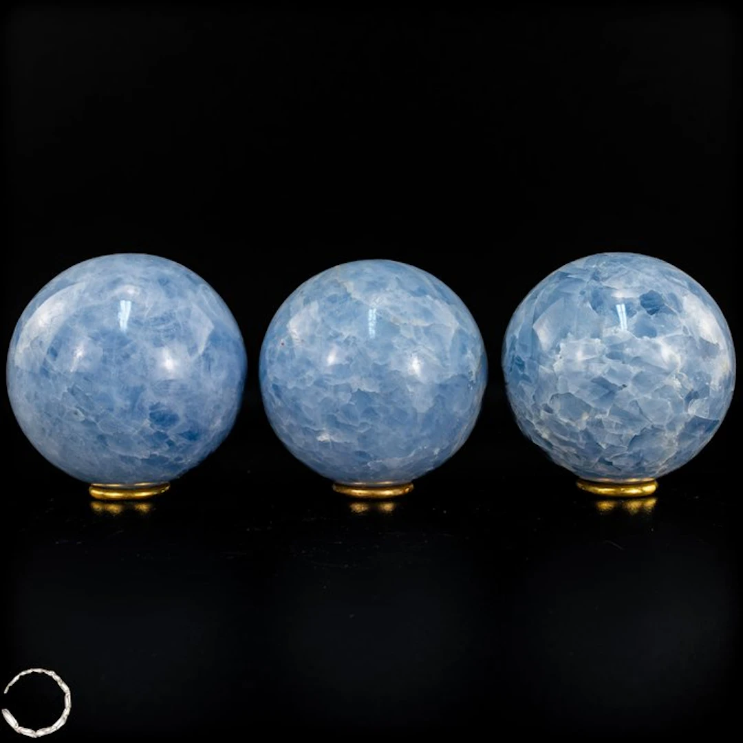 Blue Calcite Sphere Set – Three harmonious natural...