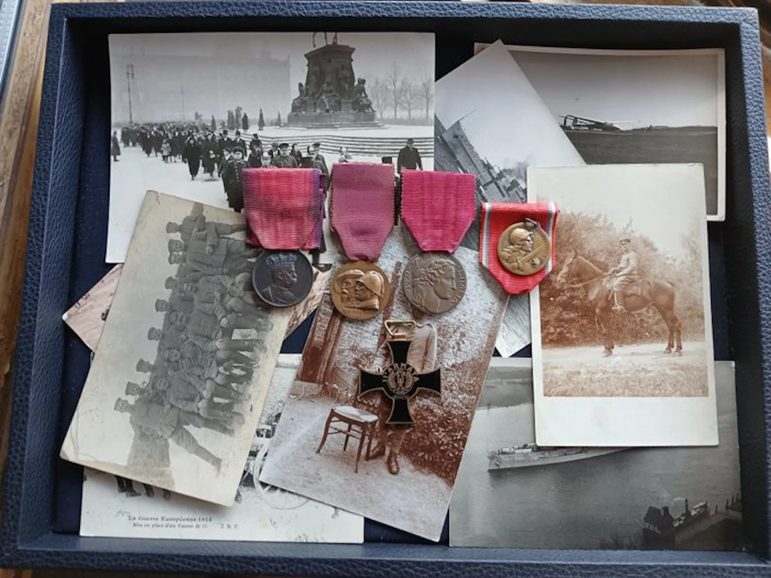 Italy - Military medal - Auction lot: medals, photographs and postcards