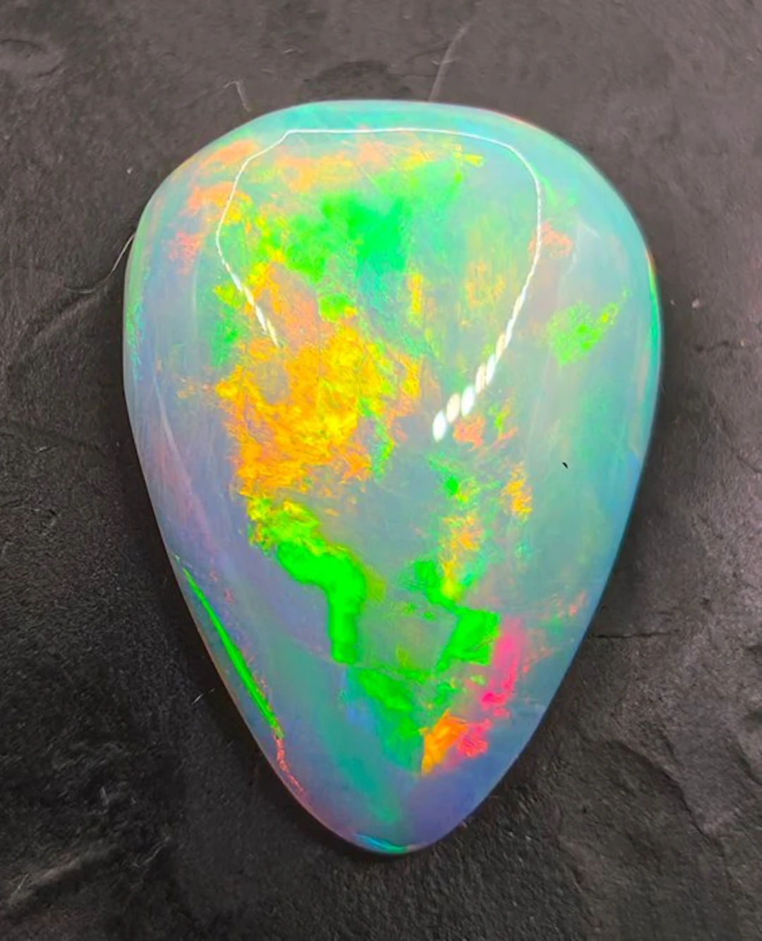 Opal Cabochon - Height: 13 mm - Width: 10 mm- 0.48 g - (1)