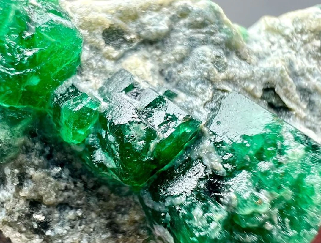 Emerald Crystal on matrix - Height: 36 mm - Width: 22 mm- 17.69 g - (1)