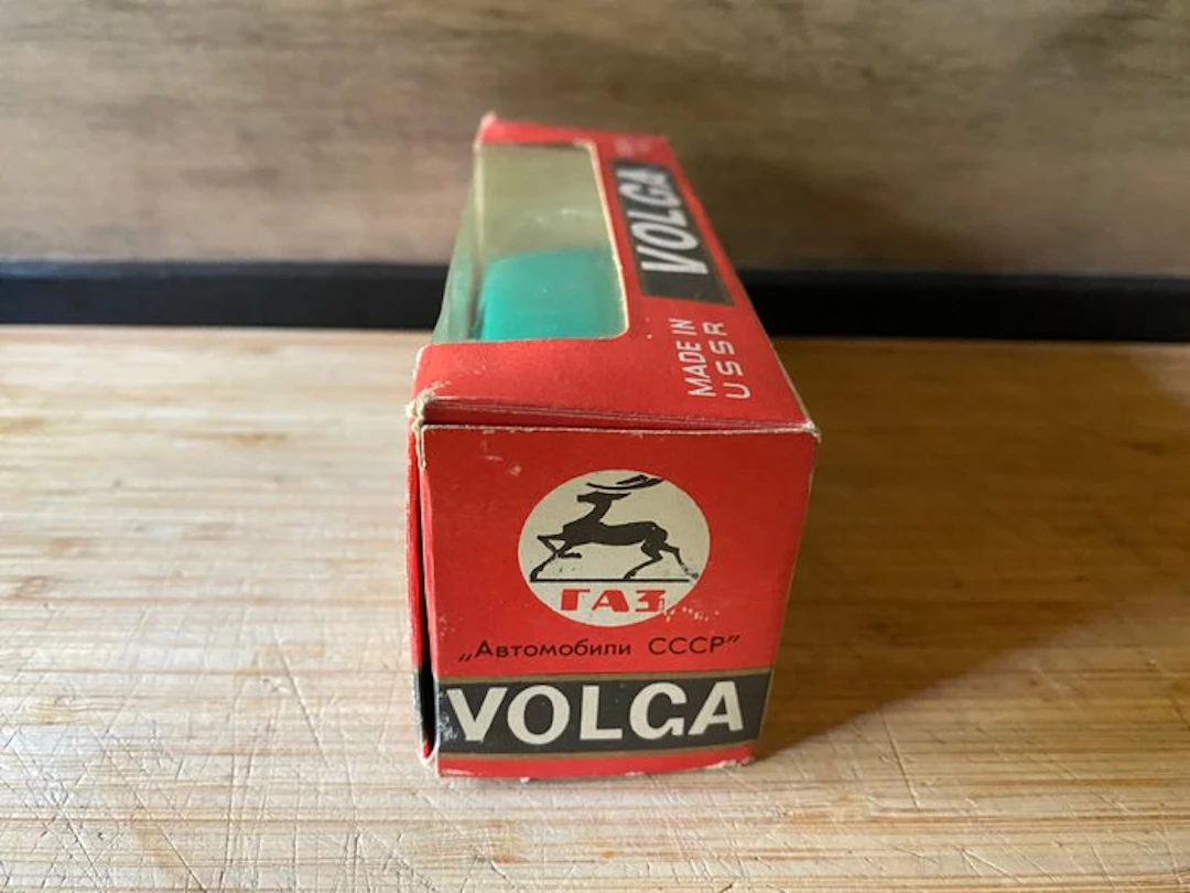 Sovjet 1:43 - Model car - Volga GAZ-24 stationwagen (Model A13)