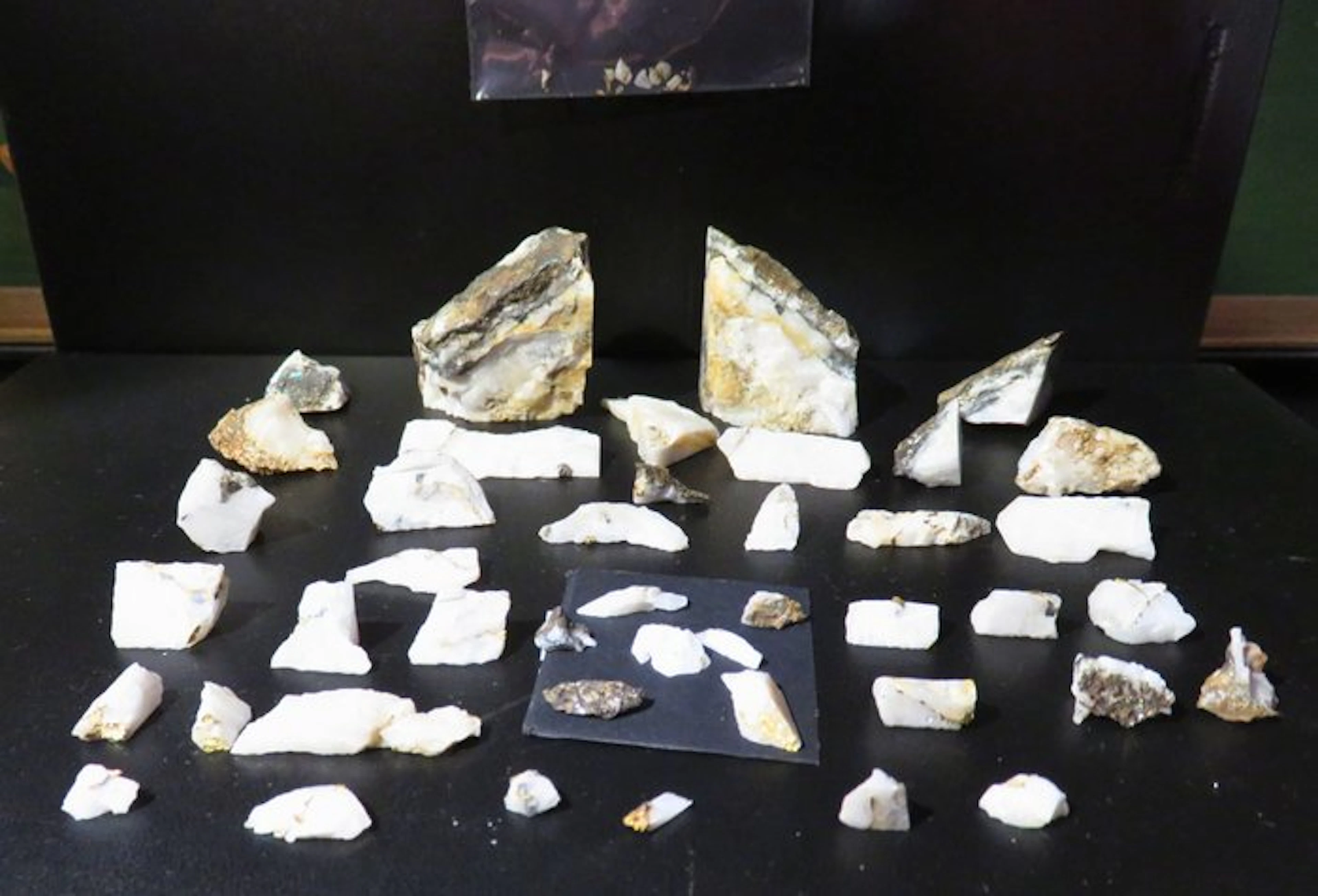 Gold Crystals on matrix- 200 g - (44)