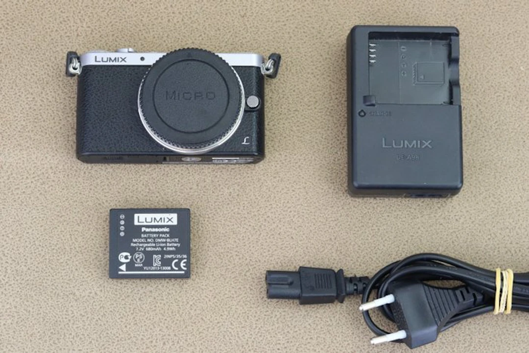 Panasonic Lumix DMC-GM1 body + Accessoires, Low Shuttercount Digital camera
