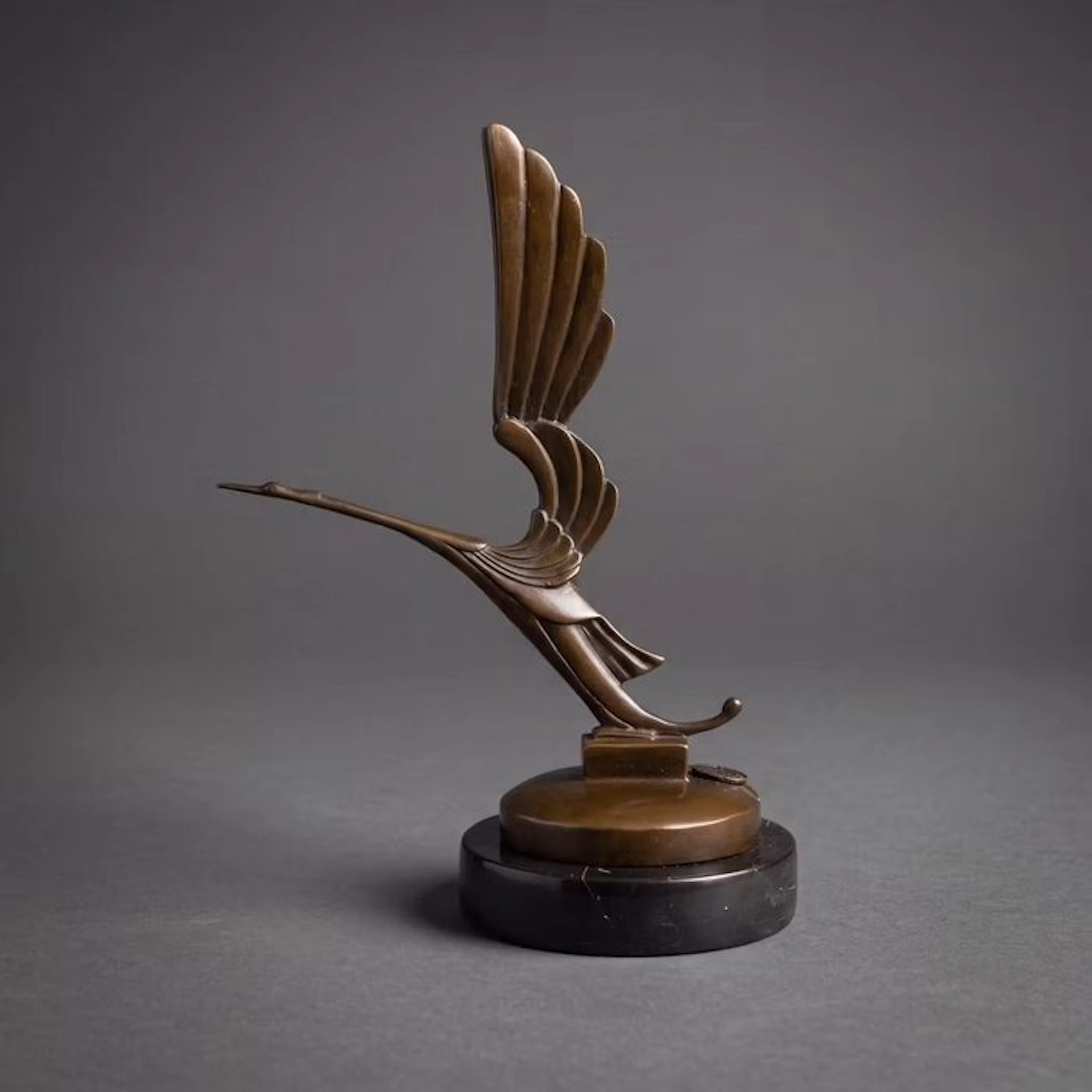 Statue, Vliegende ooievaar - 20 cm - Bronze, Marble