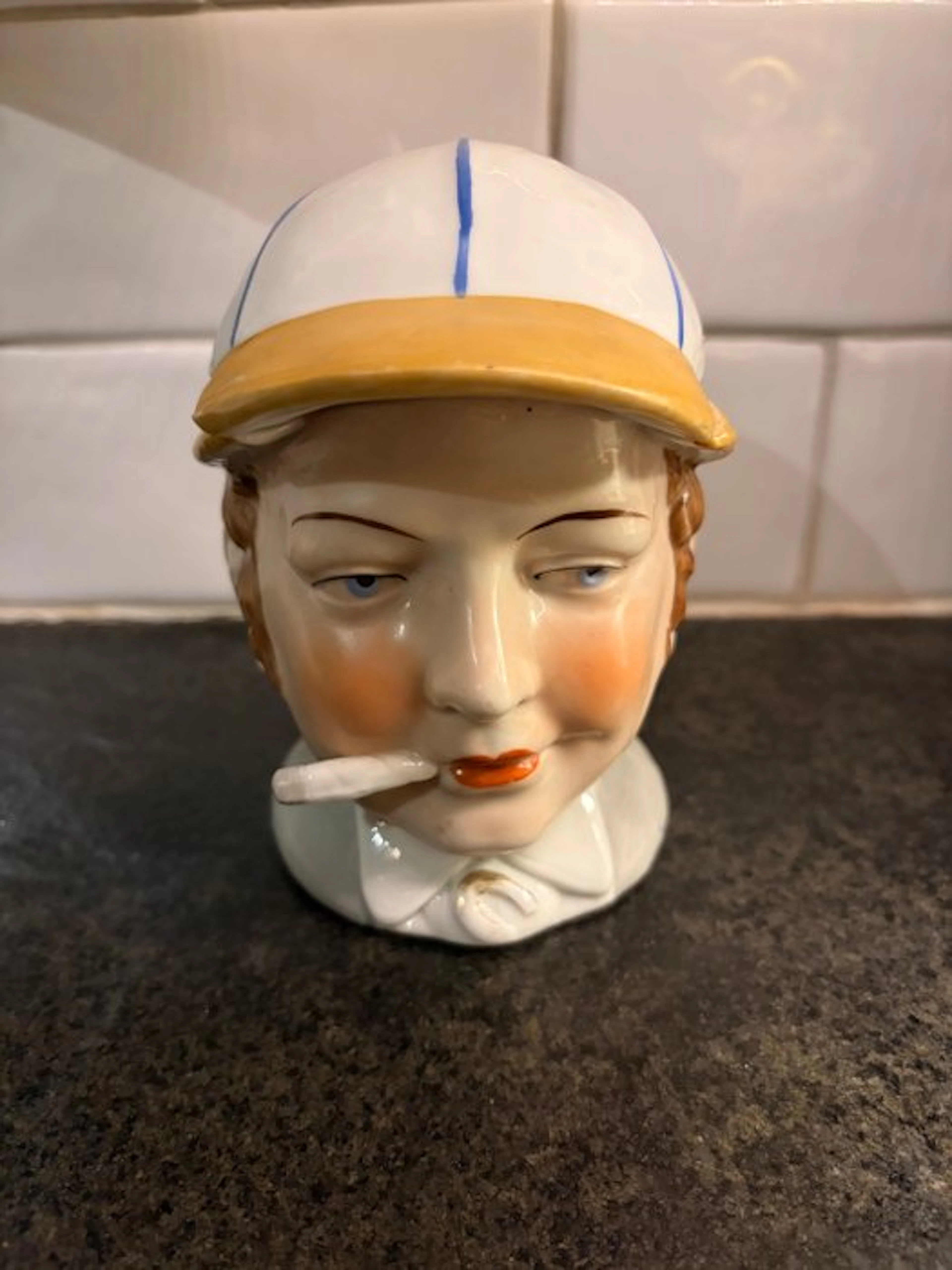 Tobacco jar - Faience