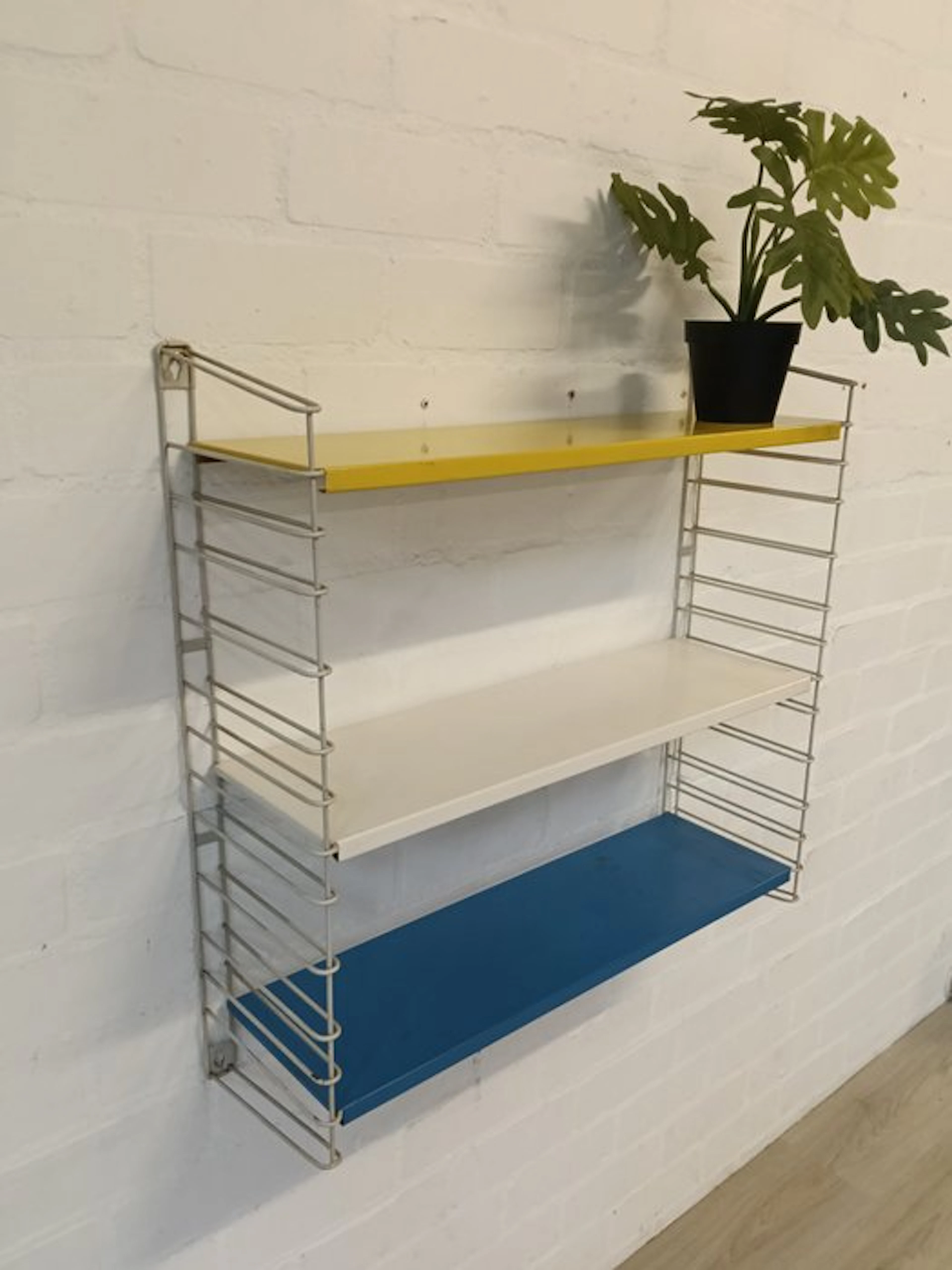 Tomado - Adriaan Dekker - Wall shelf unit - Metal