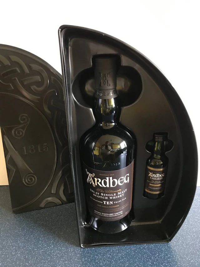 Ardbeg 10 years old & Uigeadail Miniature - 70cl, 5cl - 2 bottles