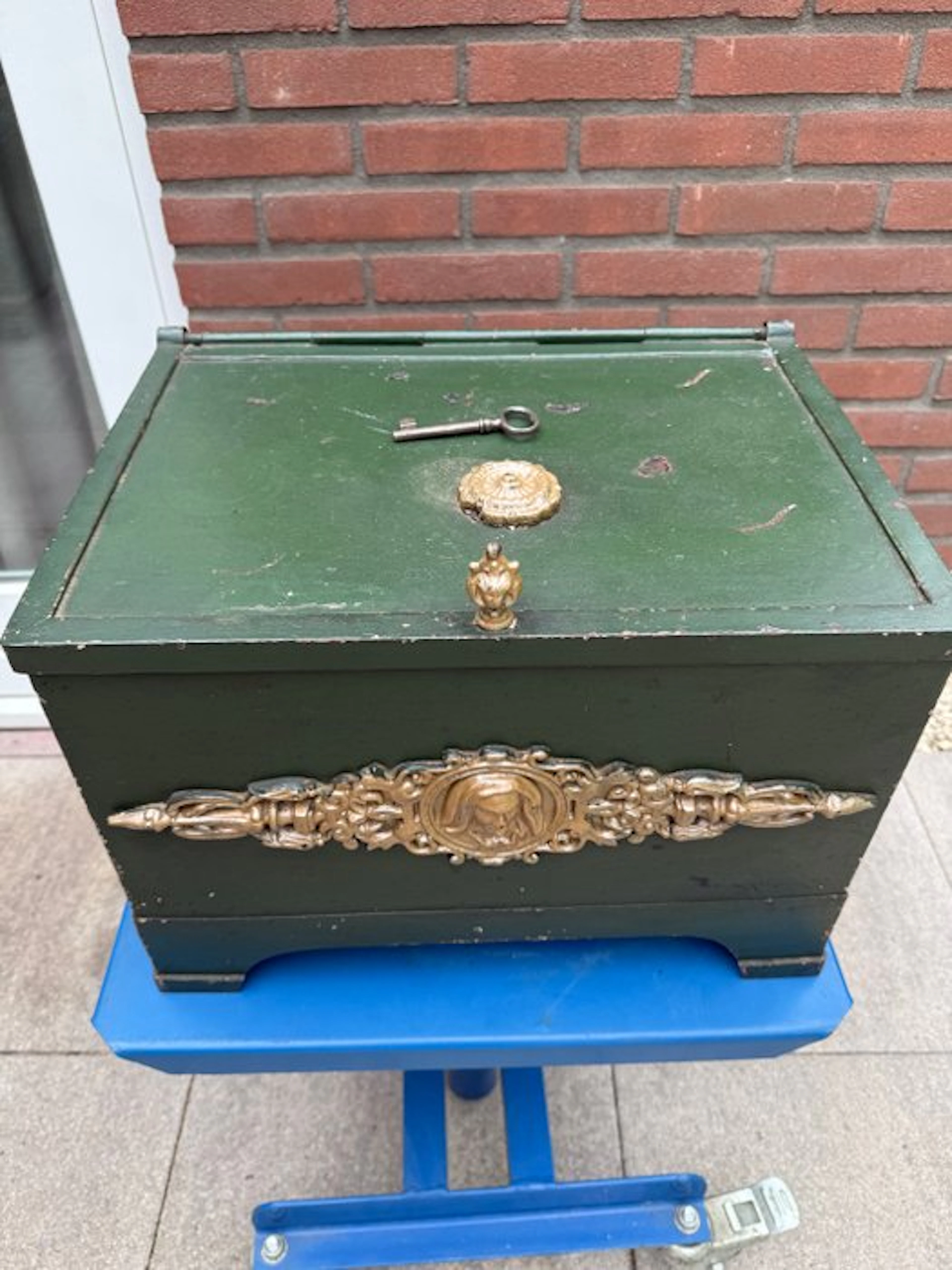 Casket - Cast iron