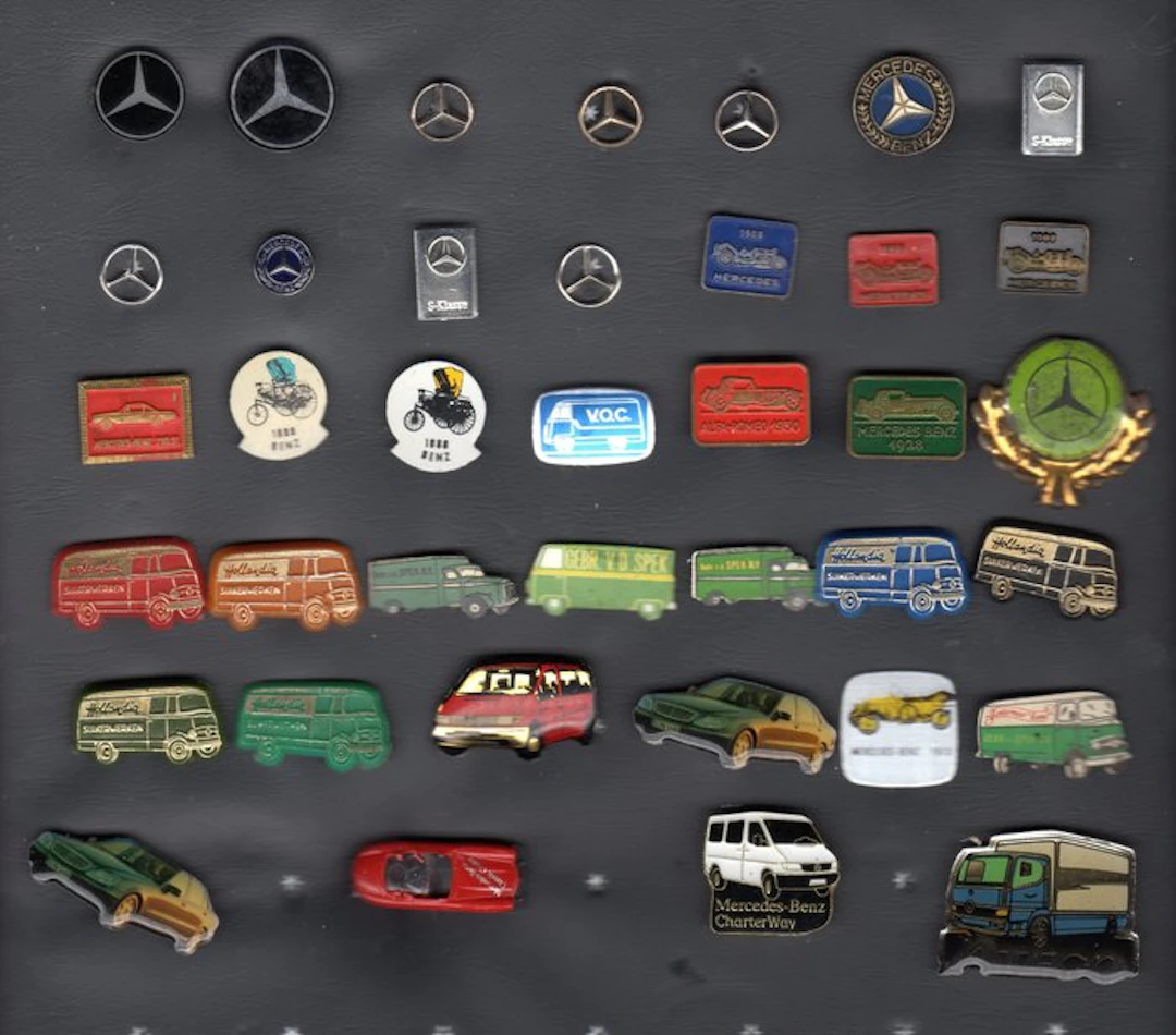 39 badges and pins - Mercedes-Benz