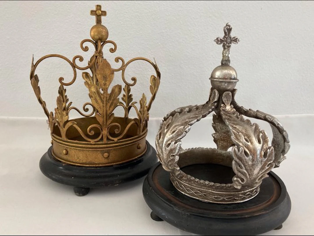 Two beautiful, elegant Madonna crowns. - Metal, Resin - 20th century - Crown 2